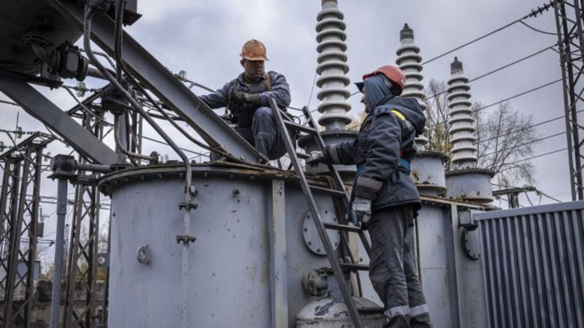 Блекаут у Рівному: частина міста залишилася без світла через аварію на підстанції