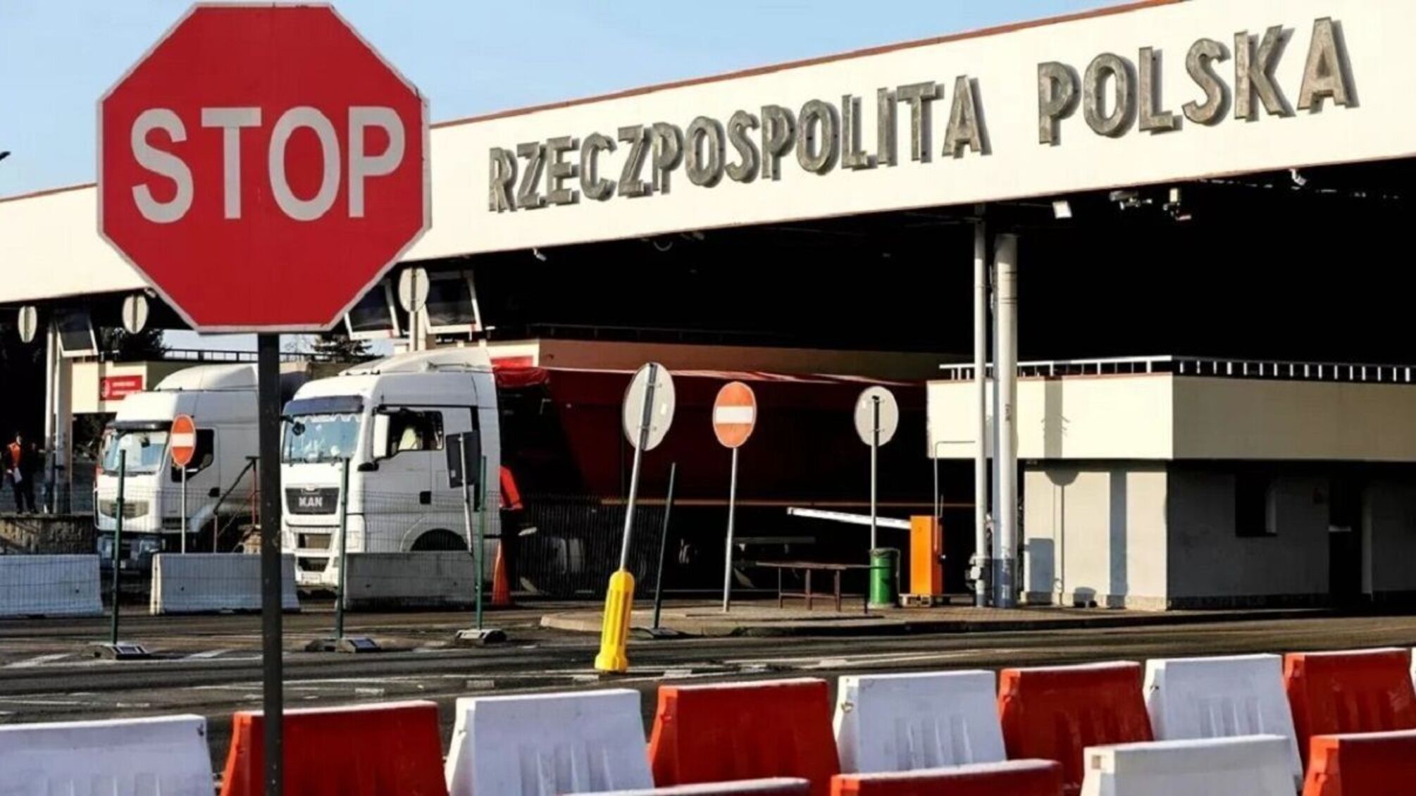 На границе с Польшей произошел технический сбой: движение грузовиков затруднено