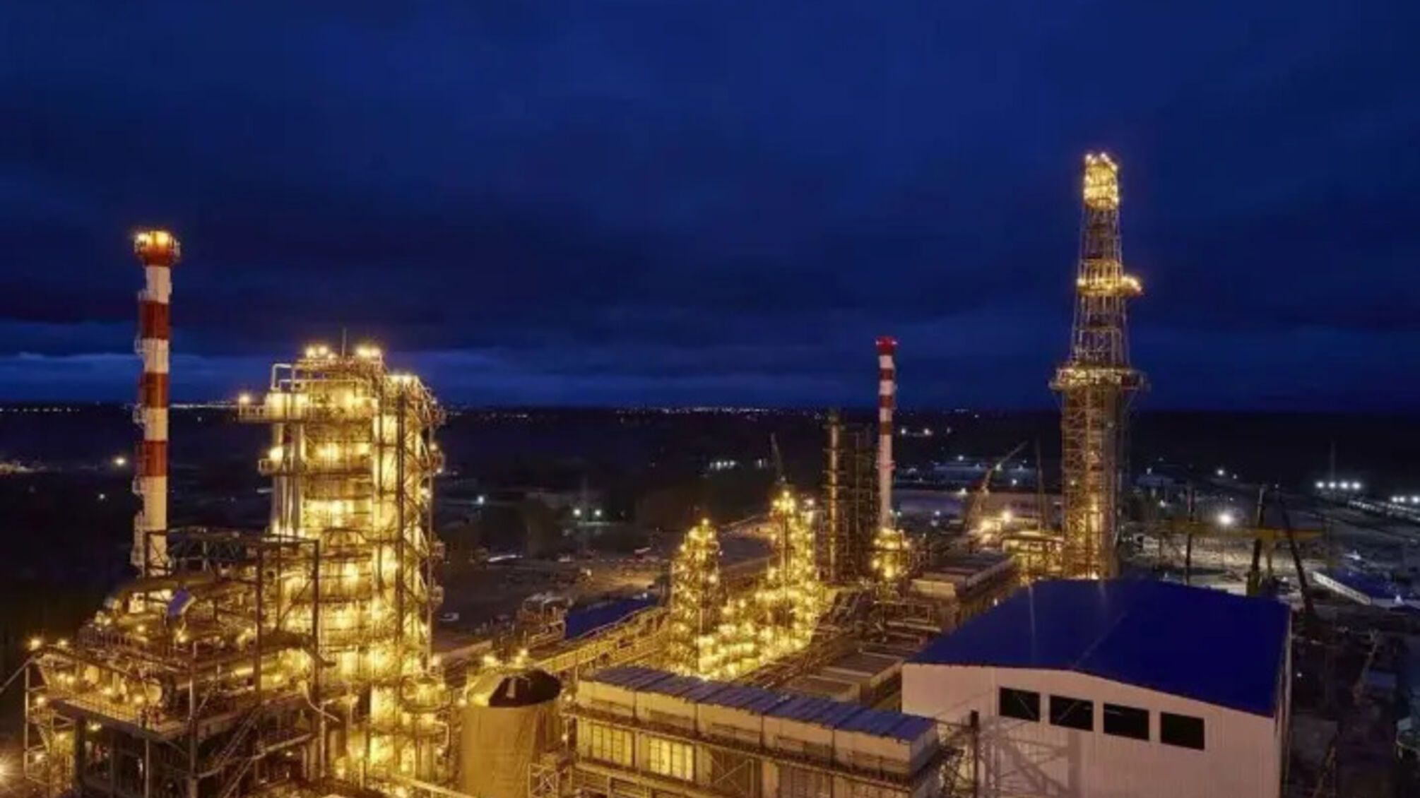 Удар по нефтеперерабатывающему заводу в Тюмени: власти отрицают взрывы