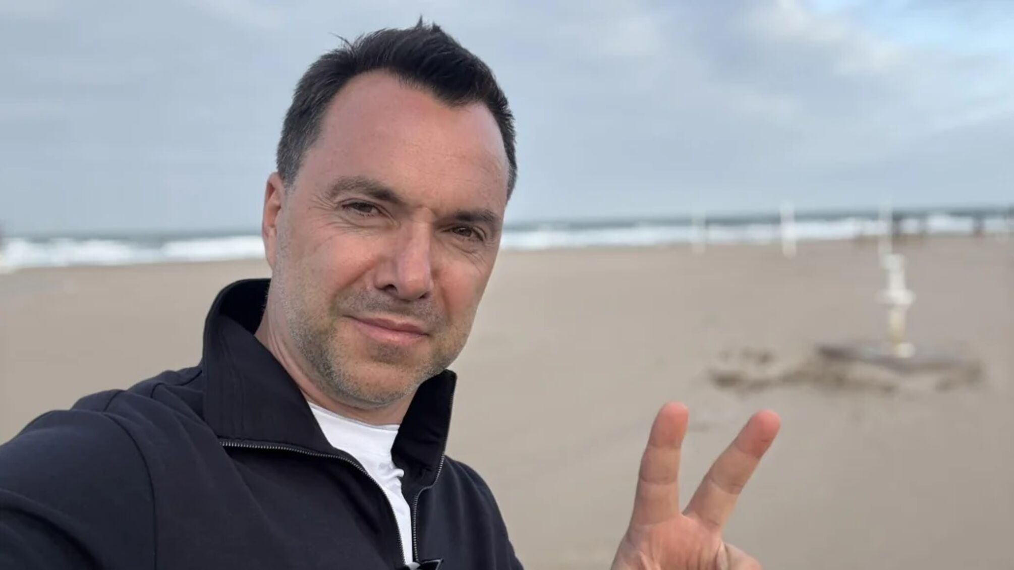 Арестович представил себя президентом и заявил о готовности уступить территории