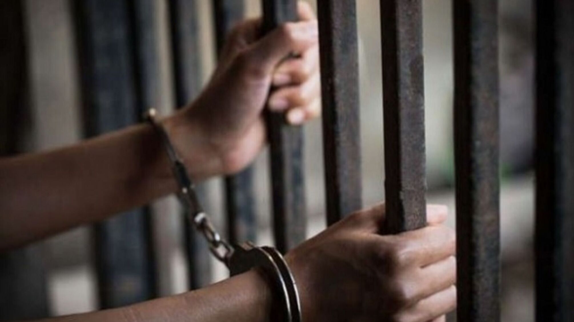 На Хмельниччині матір і донька ошукали пенсіонерок, видаючи себе газовиками