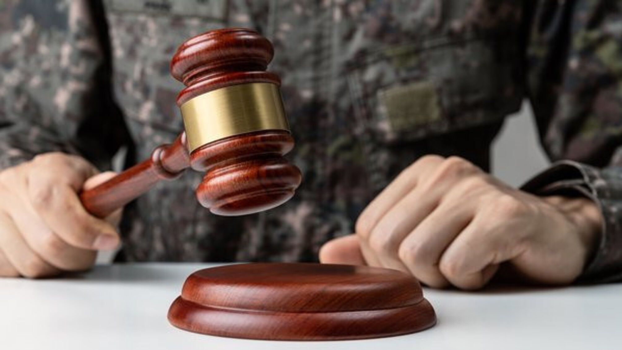 Вдарив поліціянта під час перевірки документів: засудили військового у СЗЧ