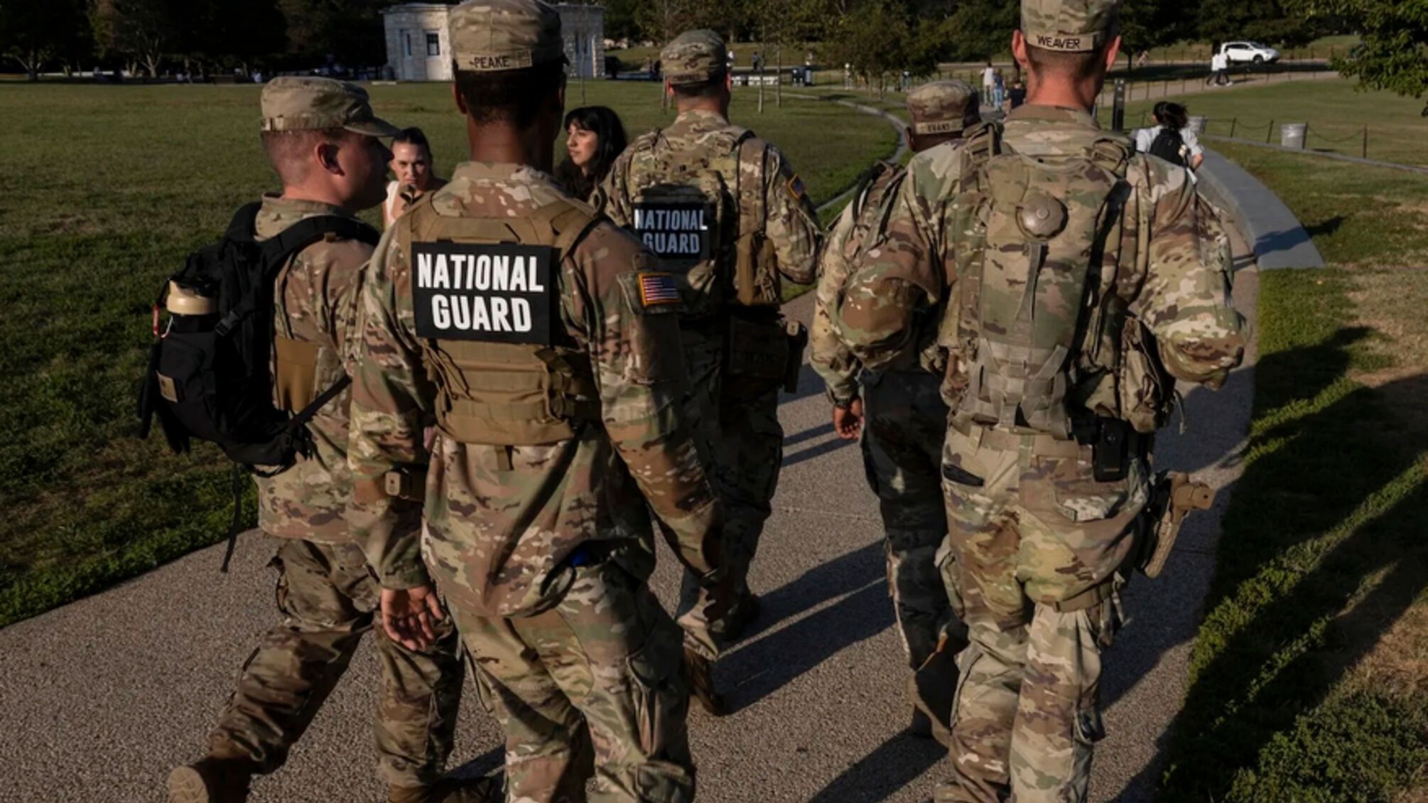 Федеральные агенты и Нацгвардия начали рейды против мигрантов в Чикаго