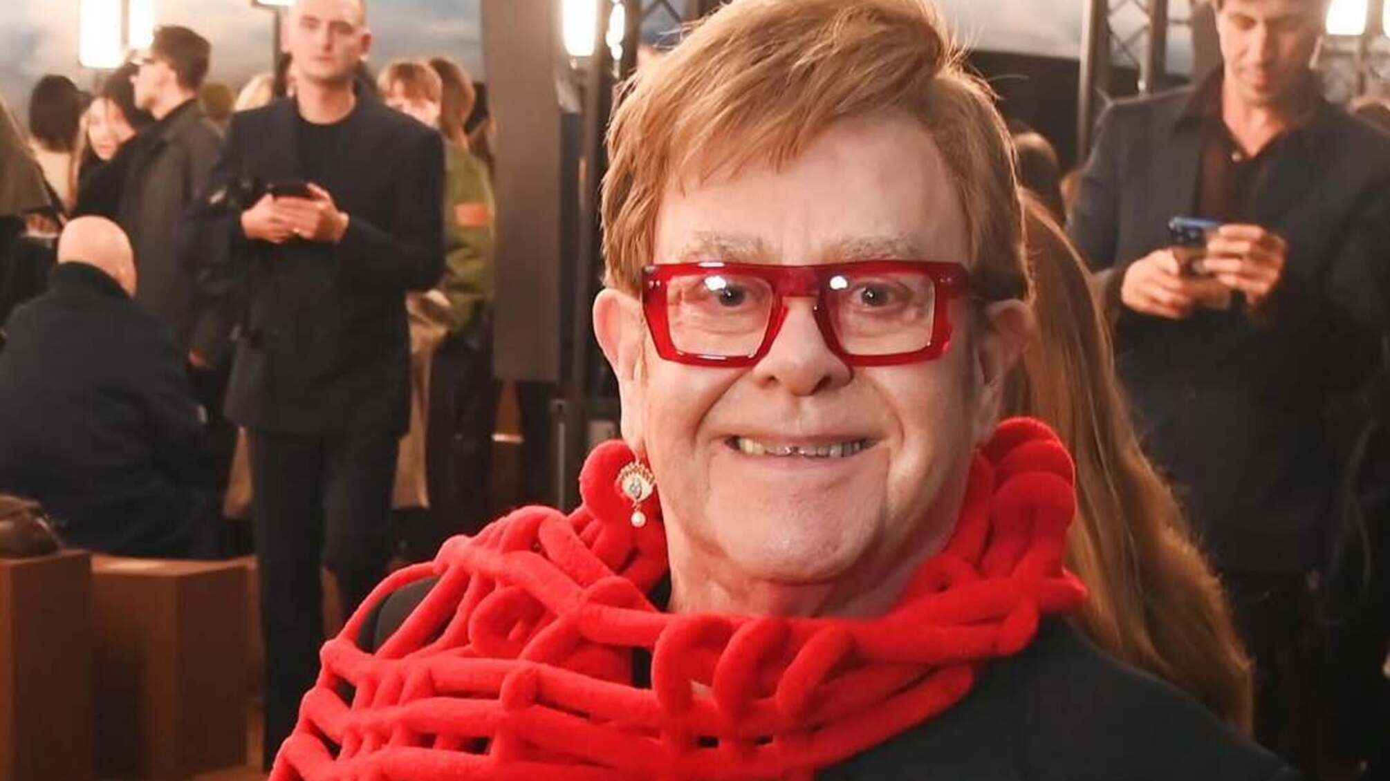 Після операції Елтон Джон зробив прикраси зі своїх колінних чашечок 