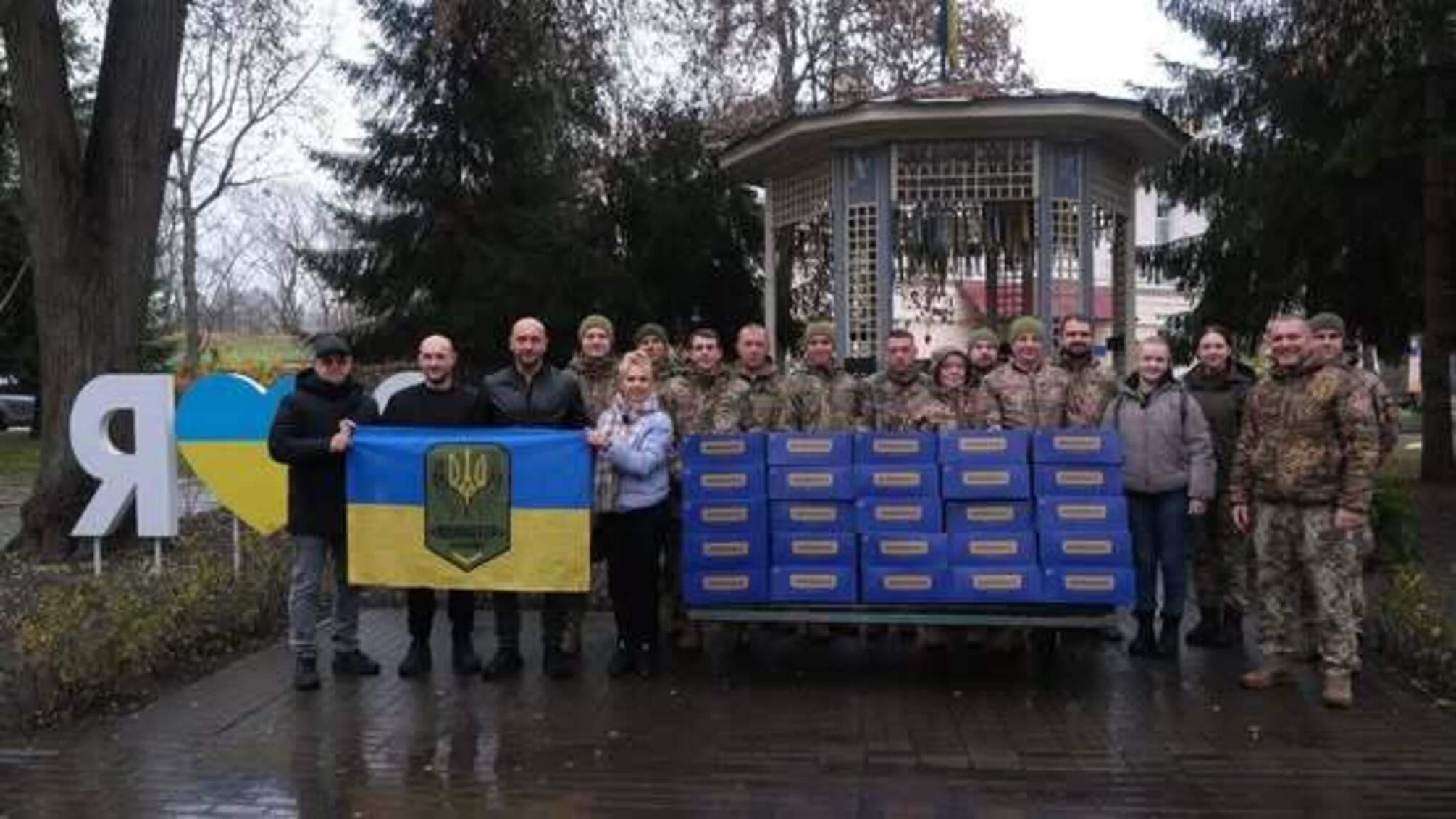Передача 20 тисяч порцій чаю та кави військовим: БФ «Батальйон Волонтер» та компанія «Мономах»