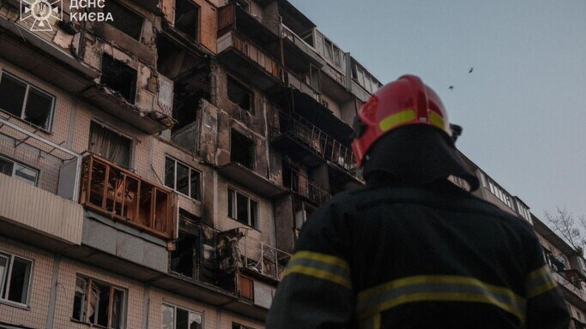 У Києві завершили рятувальні роботи після удару по Деснянському району