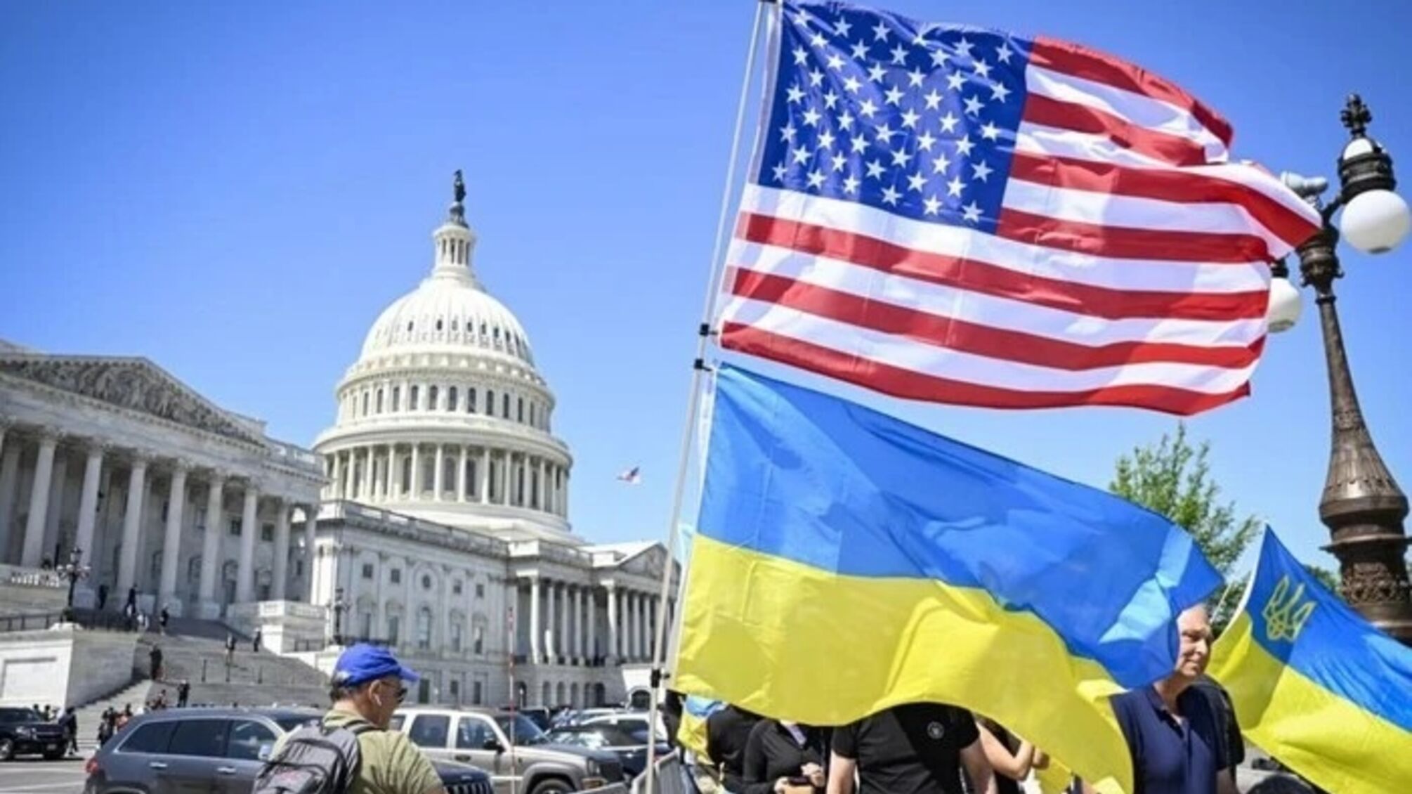 Около 200 тысяч украинцев в США рискуют потерять легальный статус: в чем причина