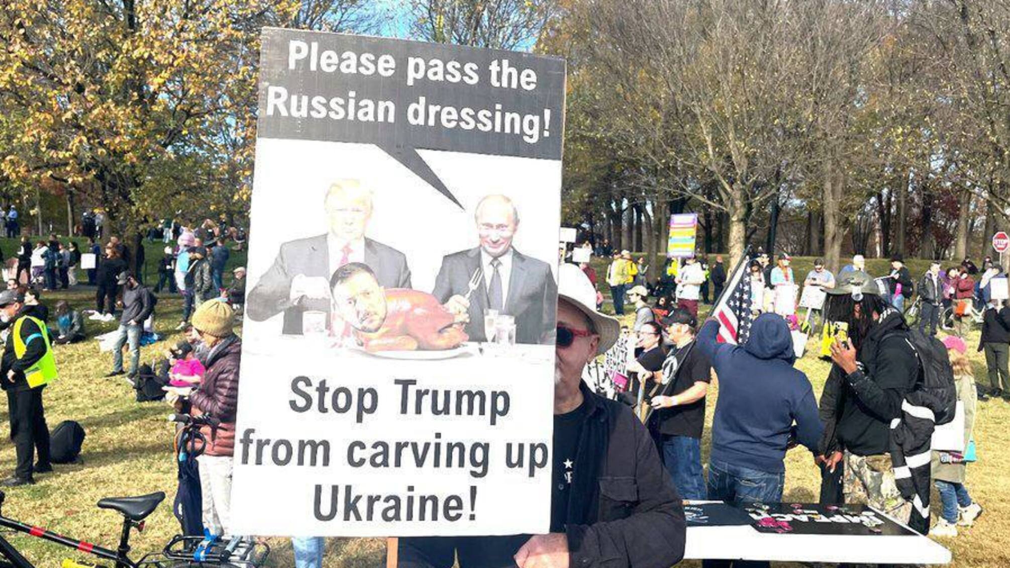 В Вашингтоне сотни людей вышли с требованием импичмента Трампа