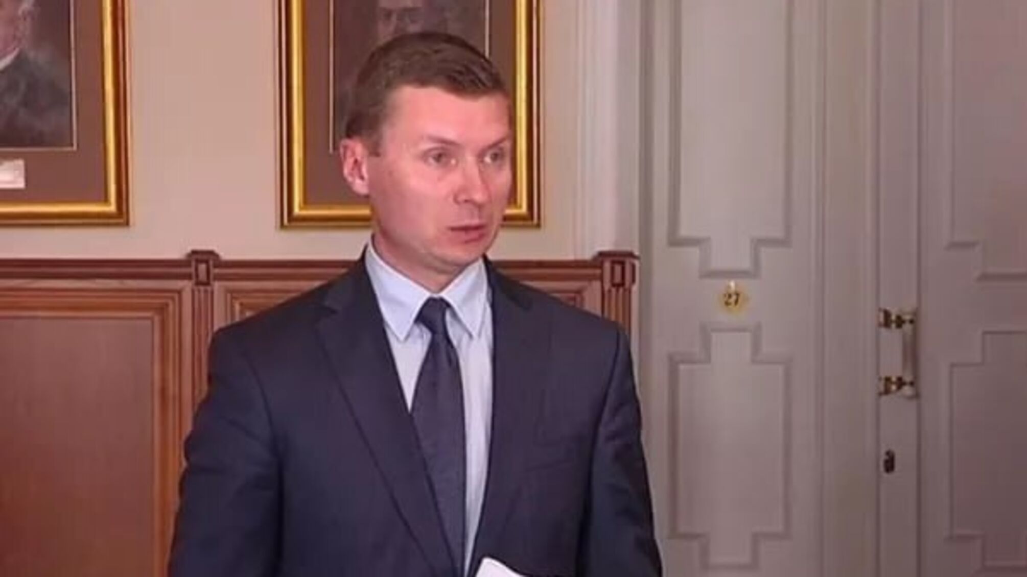 Роман Нехорошков живет за границей, декларирует нули и получает подарки от отца