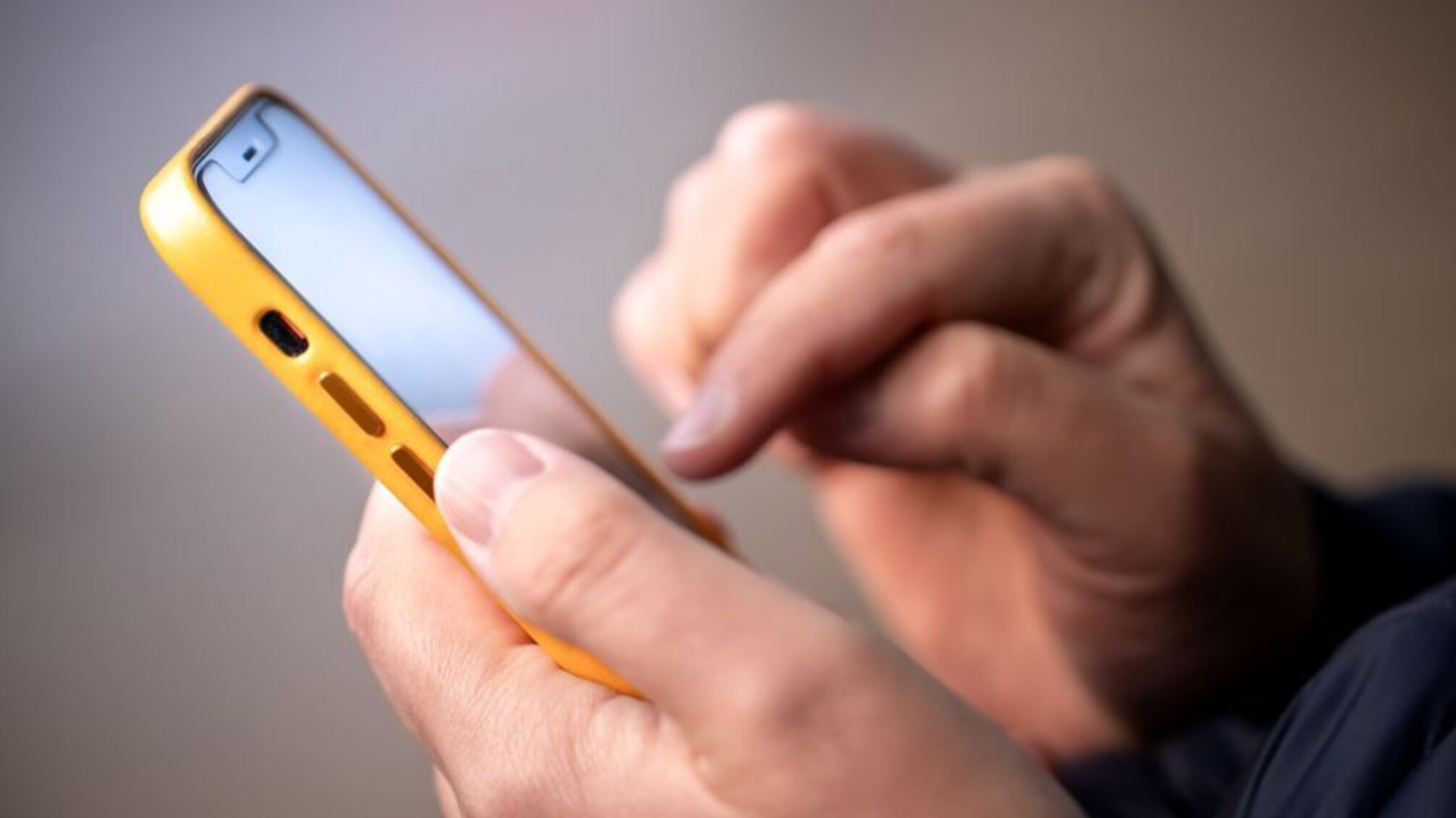 SMS там, где нет связи: в Украине заработал спутниковый Starlink Direct to Cell