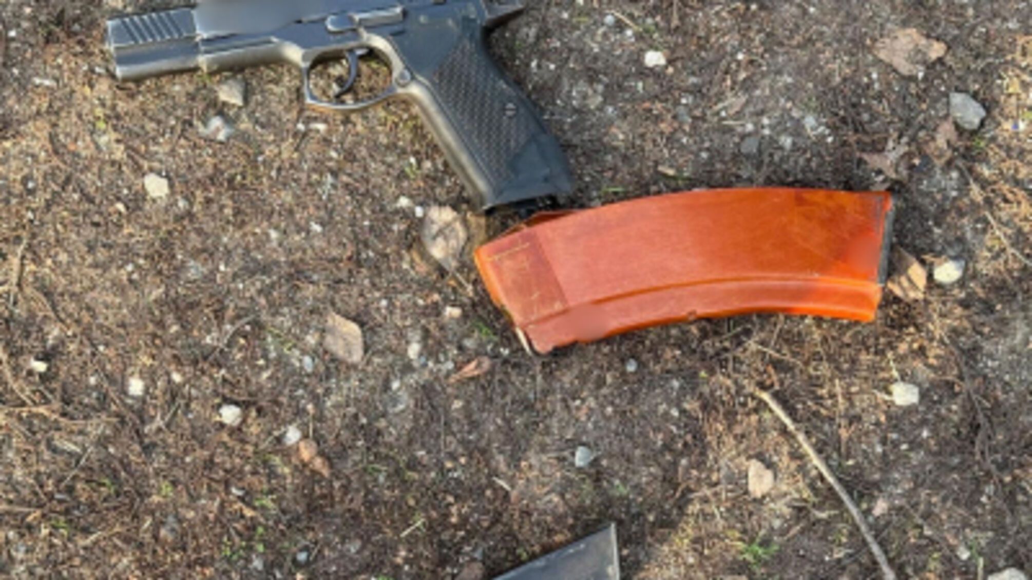 В Запорожье пьяный правоохранитель открыл стрельбу и ранил троих военных – ГБР объявило подозрение