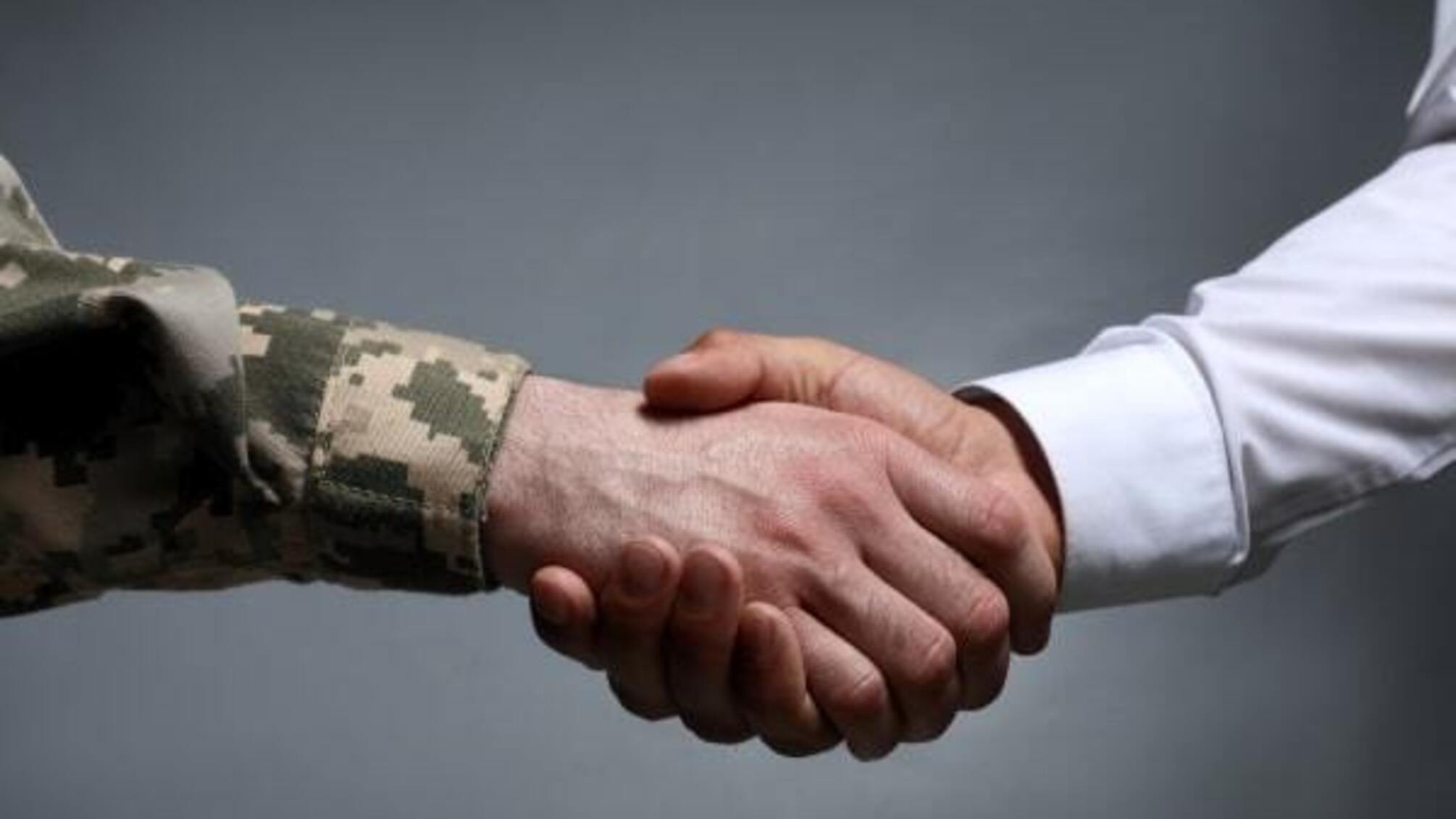 В Україні стрімко зростає кількість вакансій із бронюванням: де шукають працівників і які зарплати пропонують