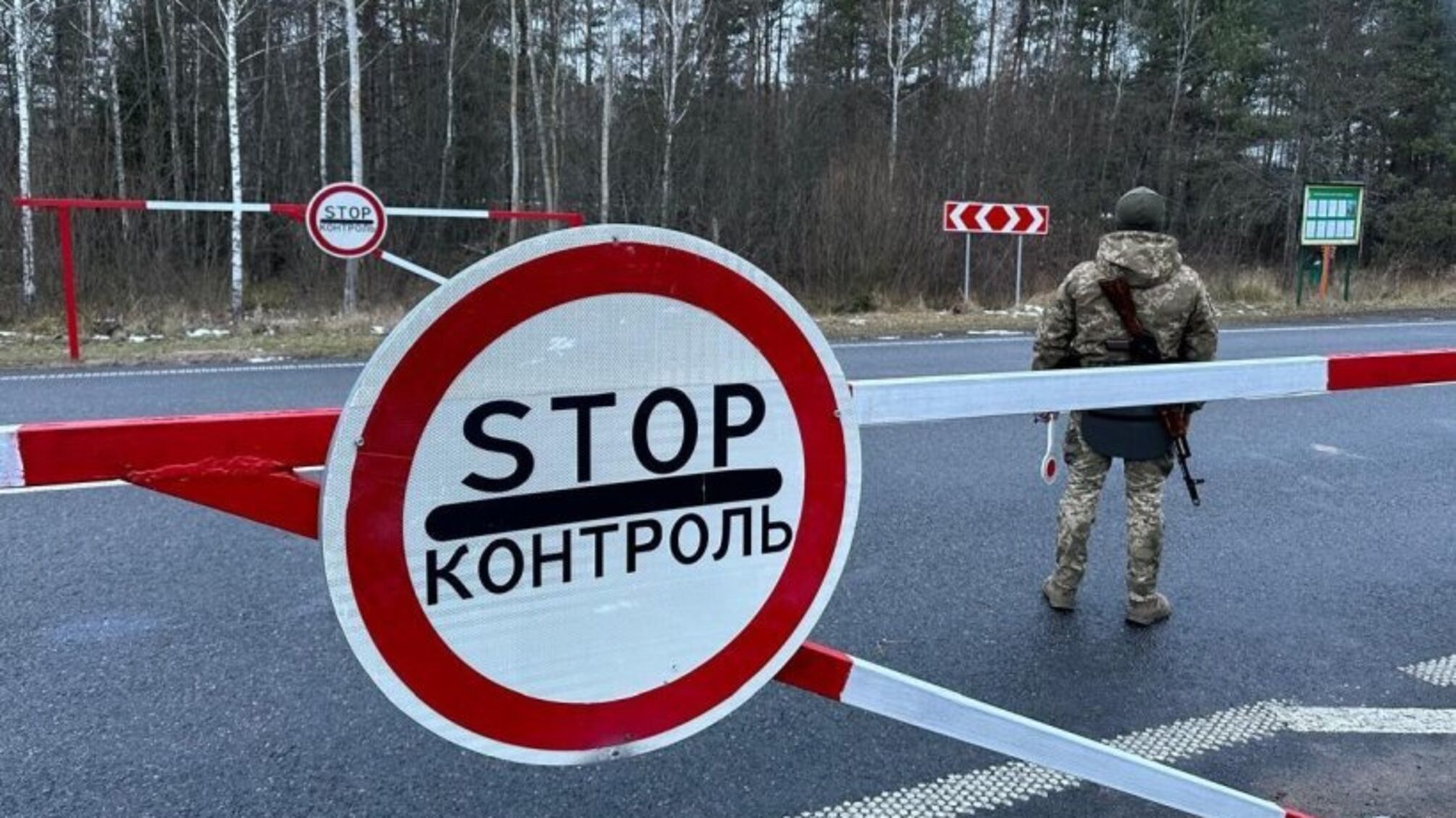 На Рівненщині двоє водіїв проігнорували накази прикордонників: справи передано до суду