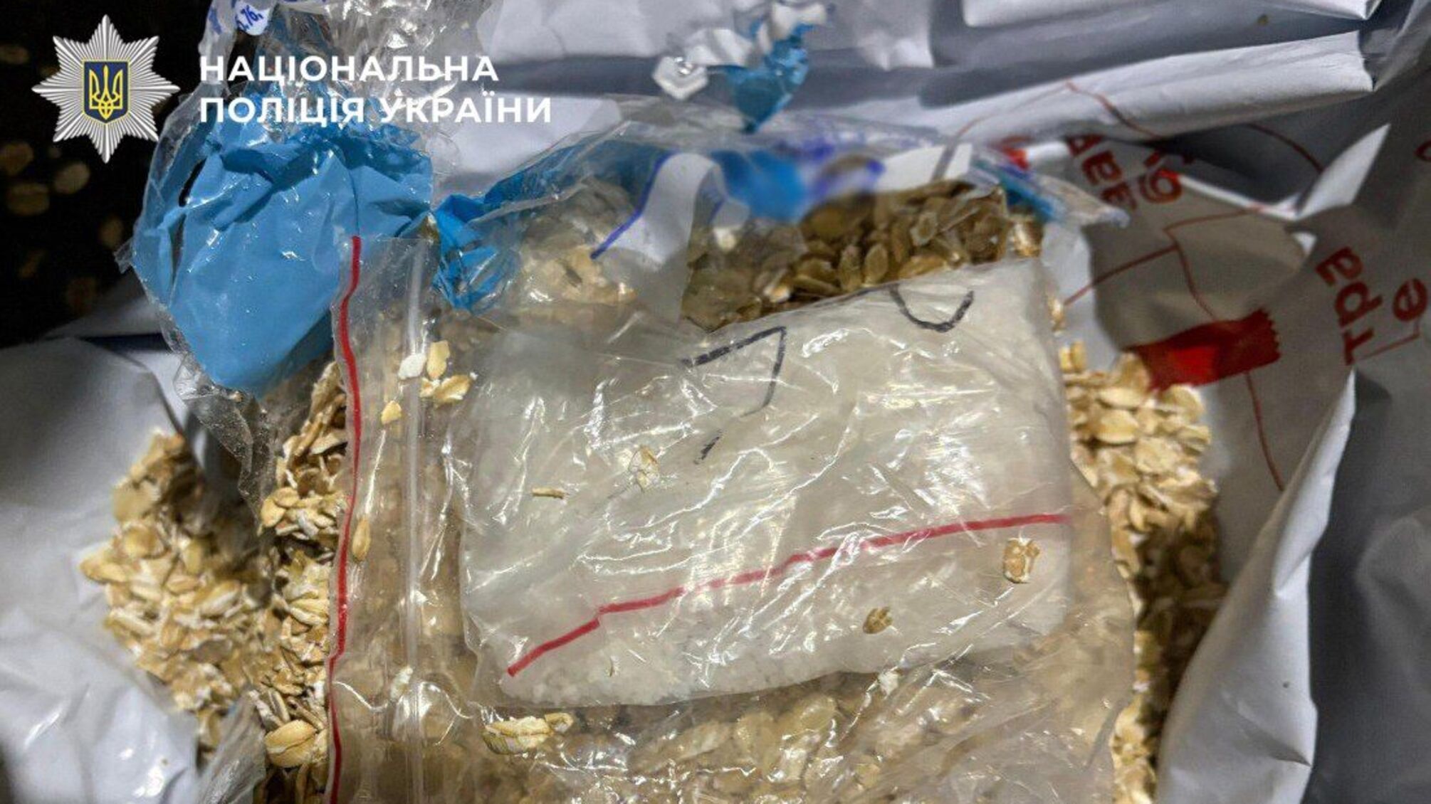 У Києві затримали чоловіка, який продавав психотропи у пакетах з вівсянкою