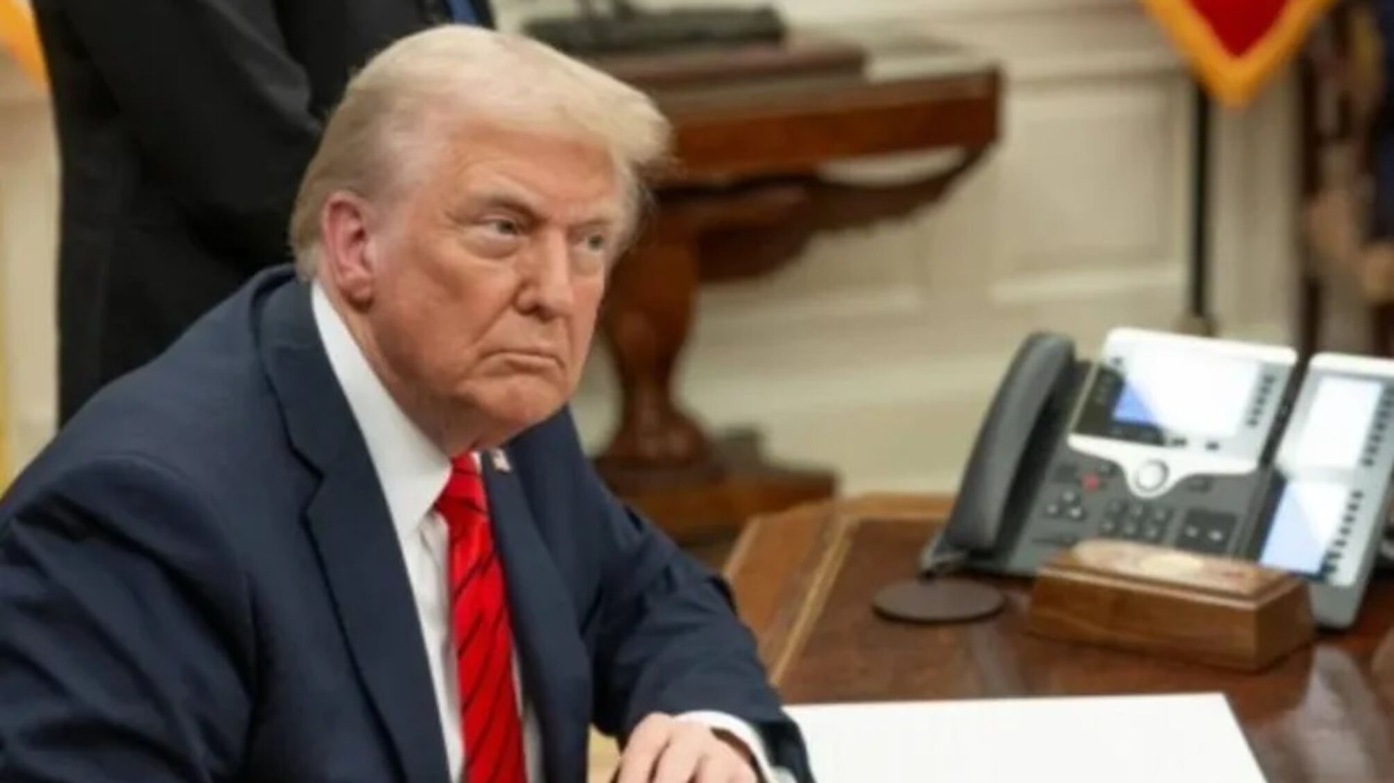 Трамп оголосив про 'закриття неба' над Венесуелою: що відомо