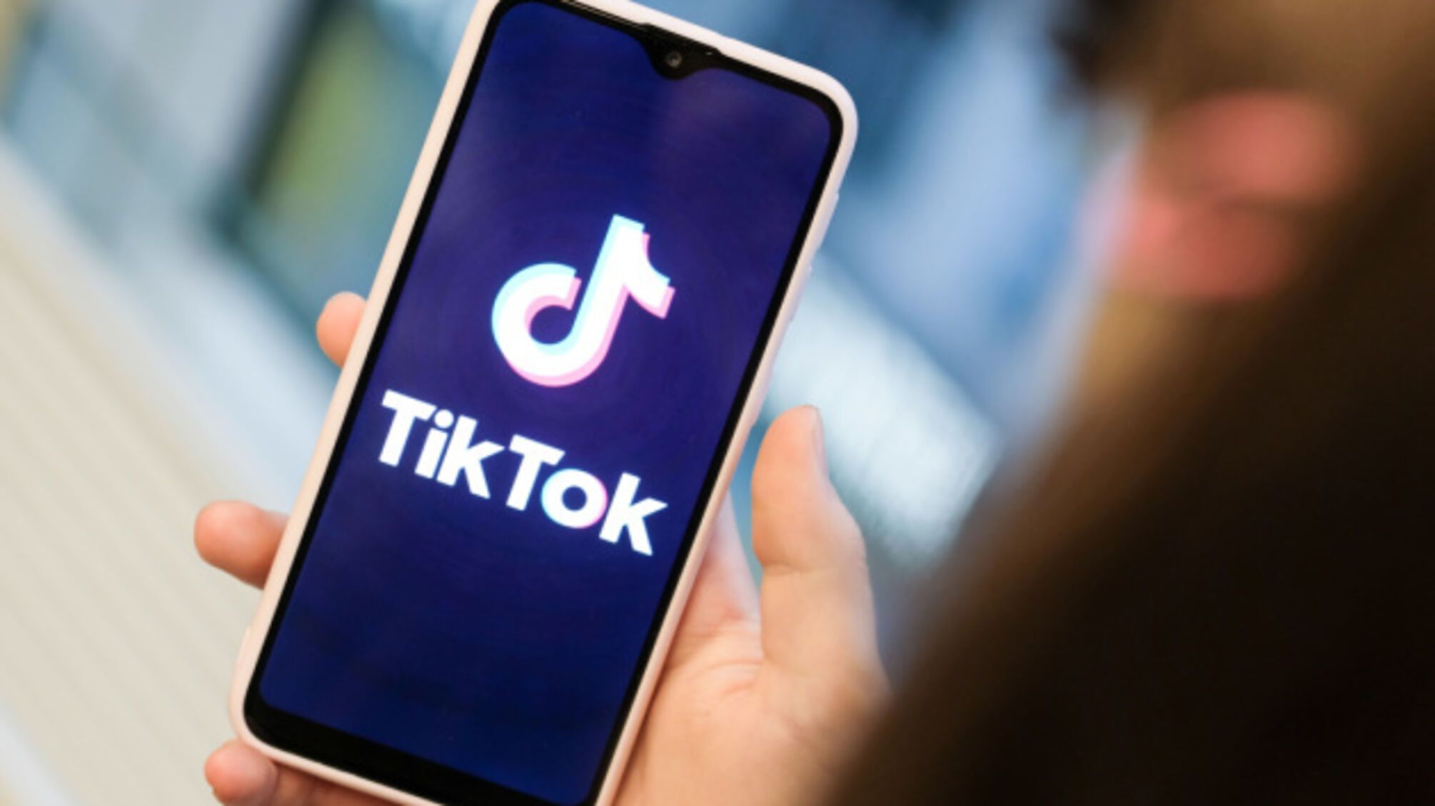 7 аккаунтов в TikTok заблокированы за рекламу казино