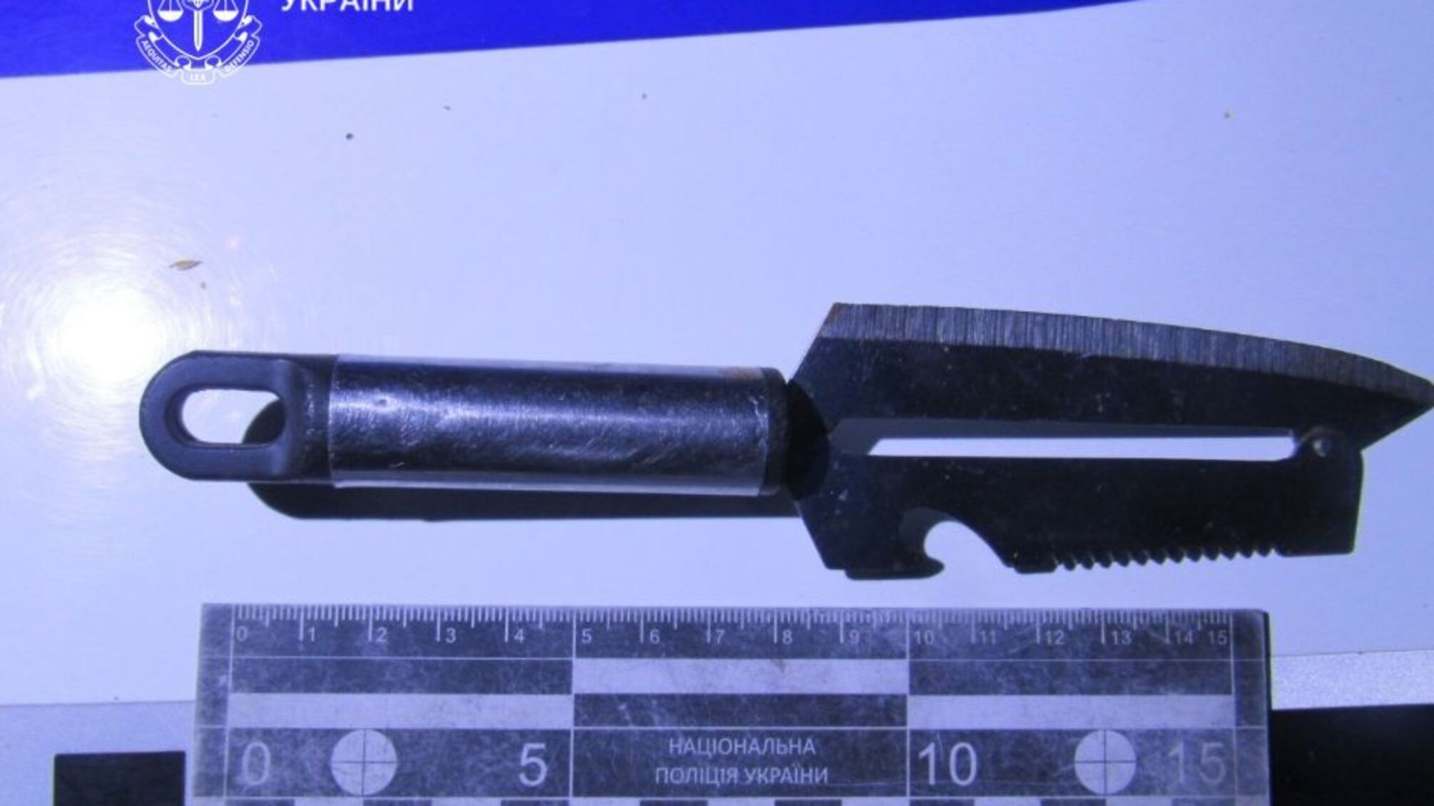 Двоє чоловіків із ножем та викруткою напали в Києві на військового