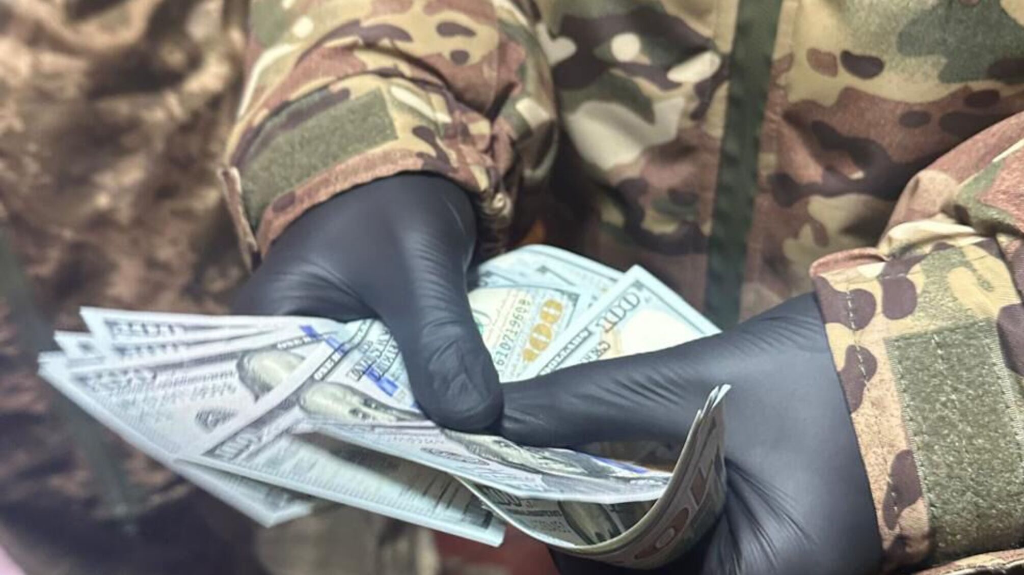 Военный пытался сбежать из части и предлагал взятку
