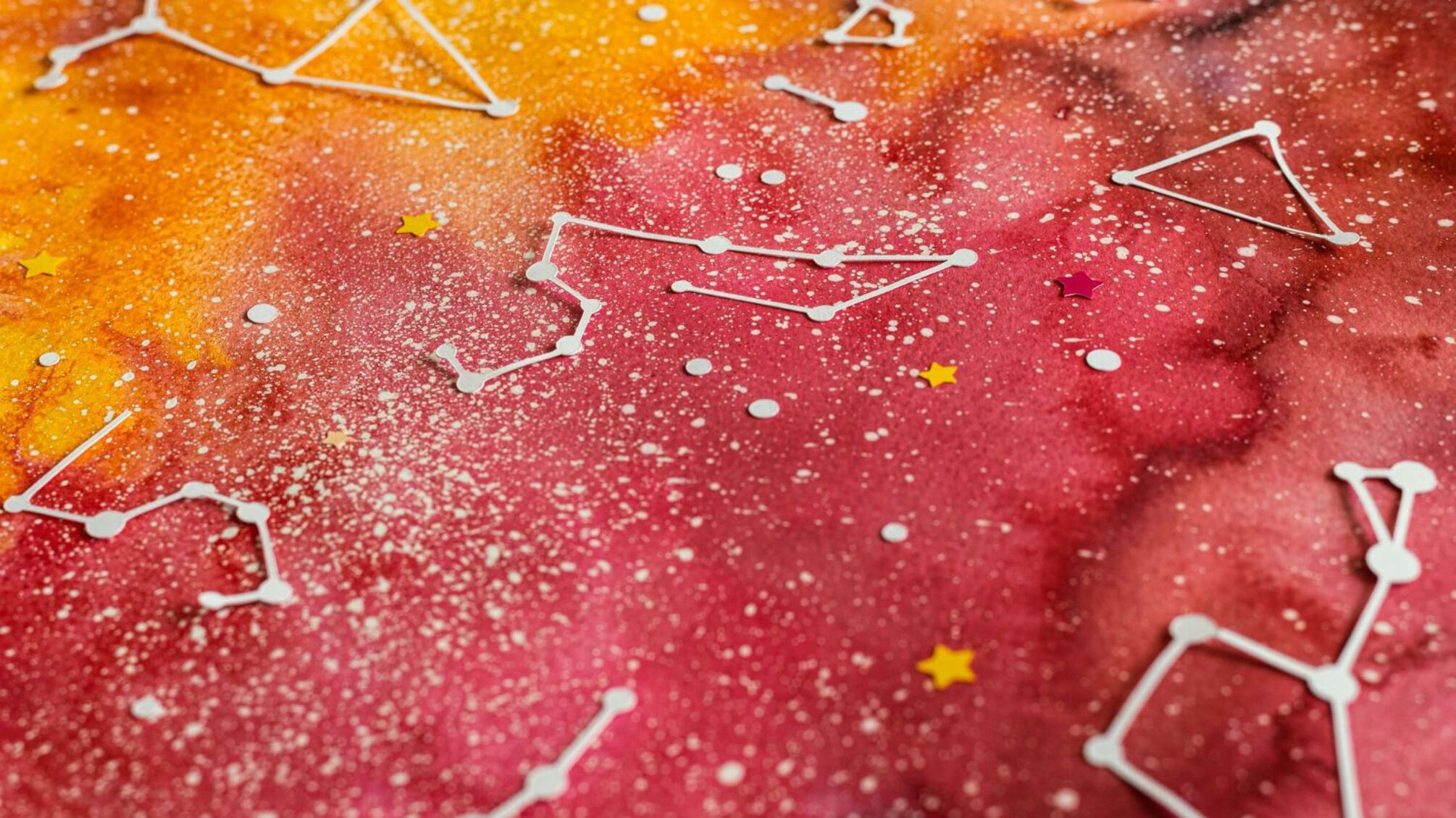 Сюрпризы для Водолеев и важные разговоры для Скорпионов: гороскоп на 28 апреля