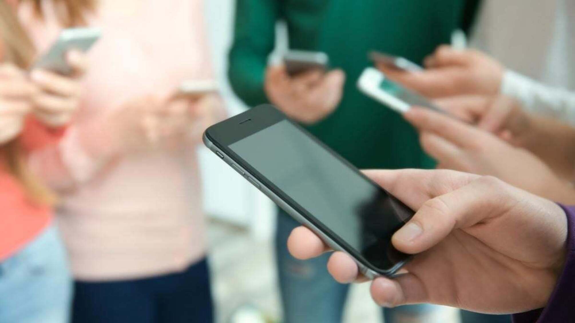Росіянам, які повернулися з-за кордону, на добу блокуватимуть sim-карту: для чого такі методи
