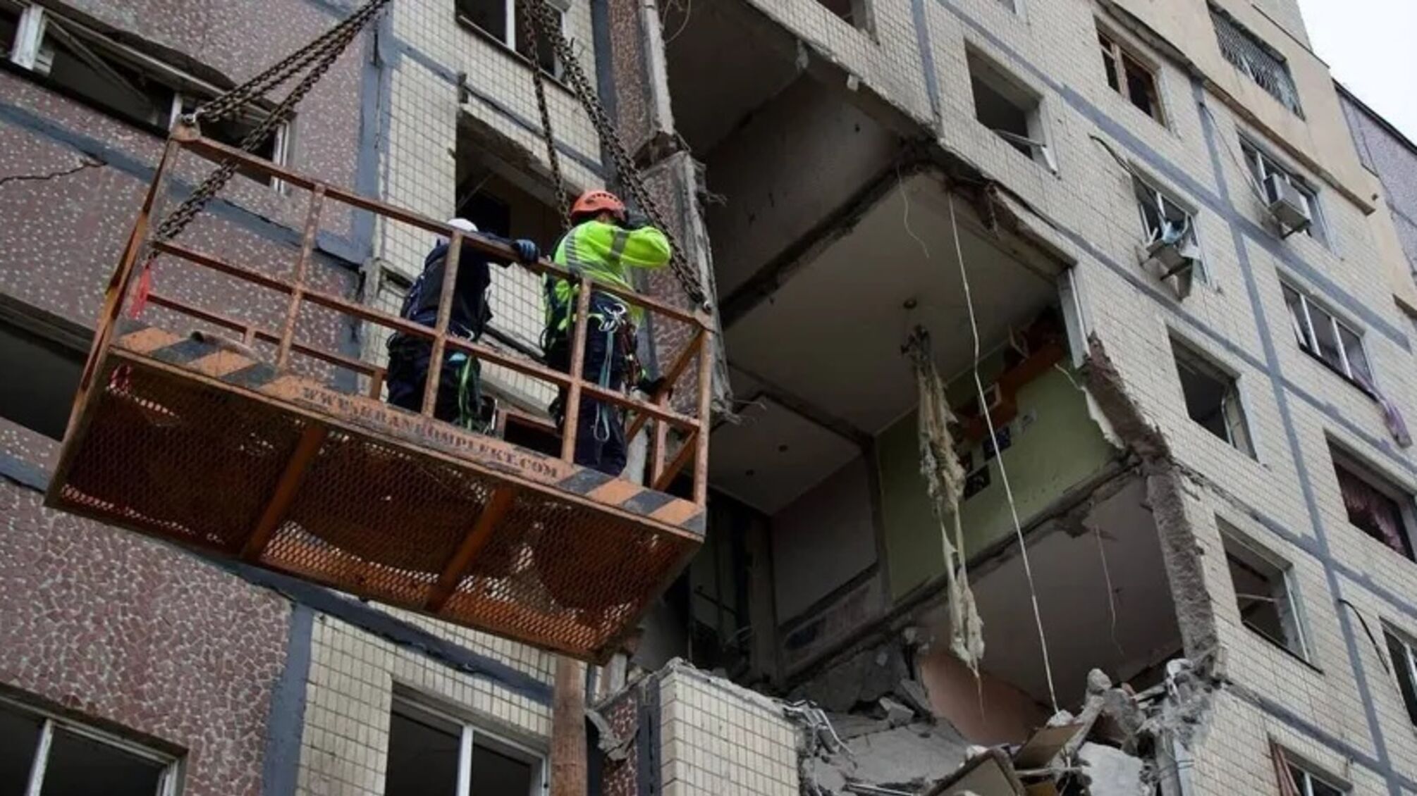 Дніпро оголосив дні жалоби після удару рф по багатоповерхівці