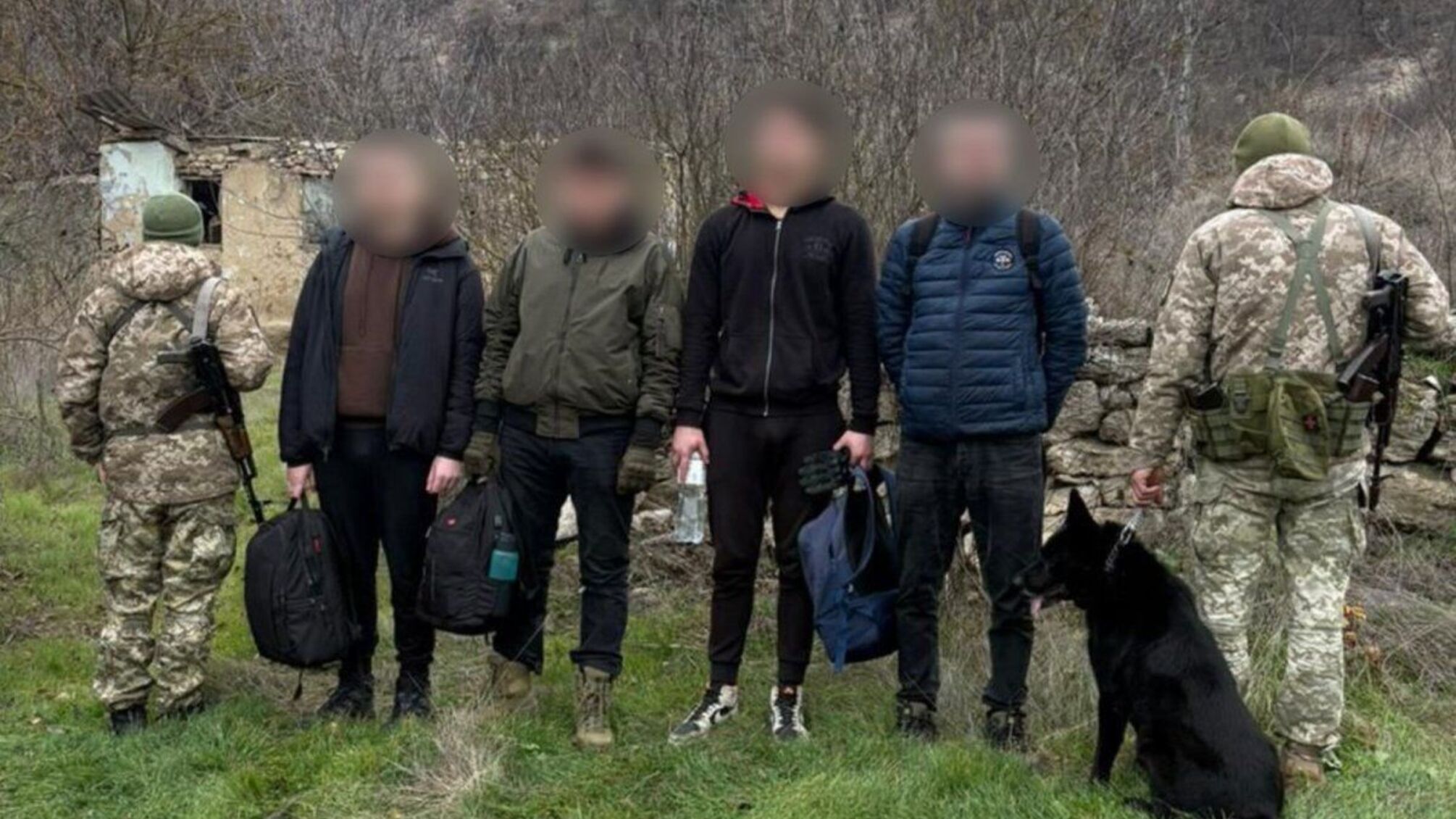 Порушники виклали 42 тисячі доларів за нелегальну переправу до Молдови – але собака Віччі зруйнувала їхні плани