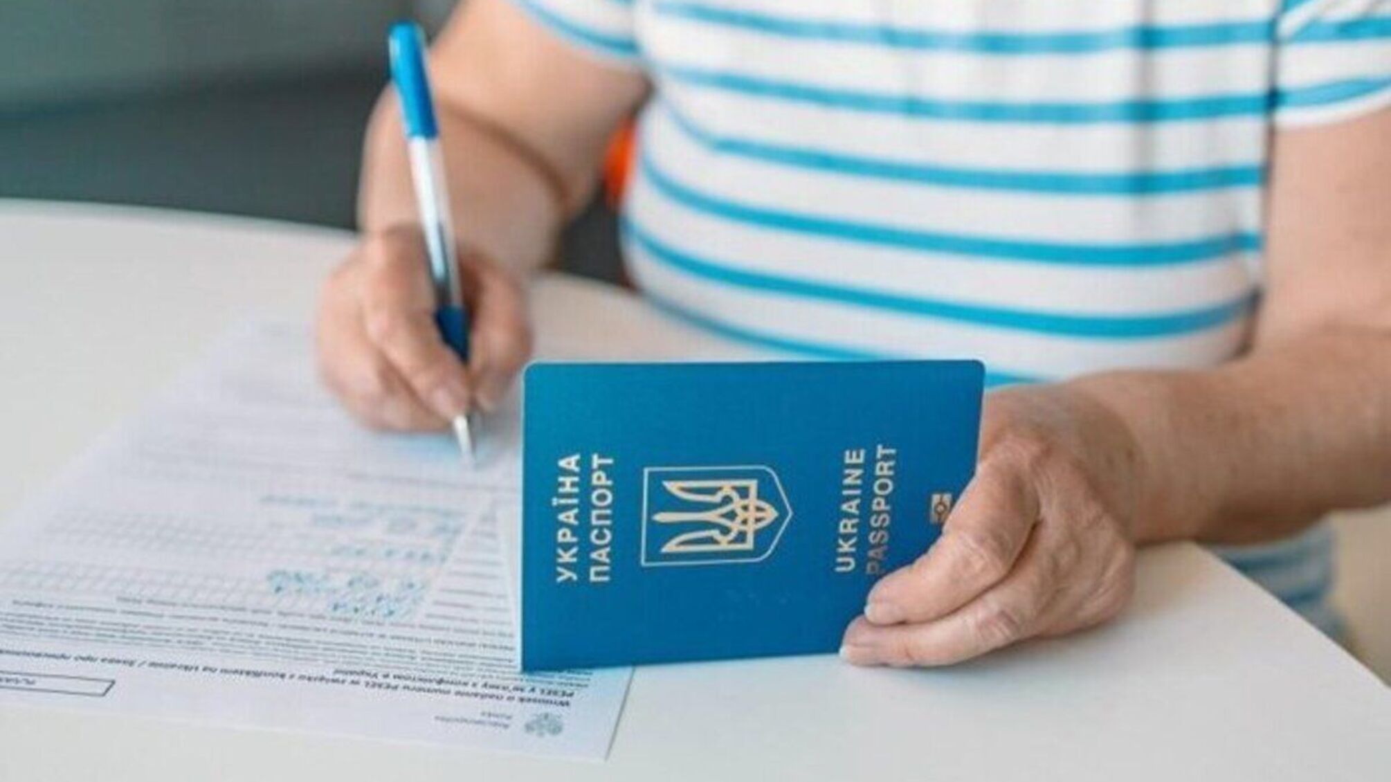 Как украинцам получить трехлетнюю карту избитую CUKR в Польше