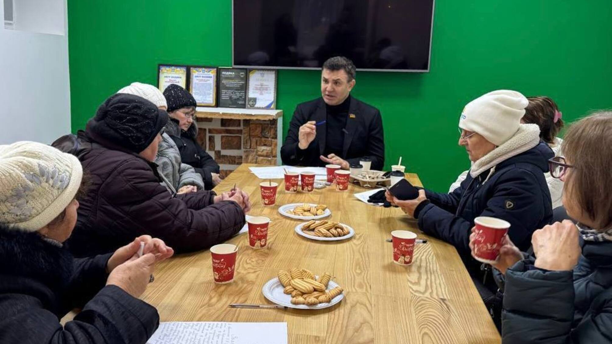 Николай Тищенко снова в действии: на этот раз для электората – чай и печенье