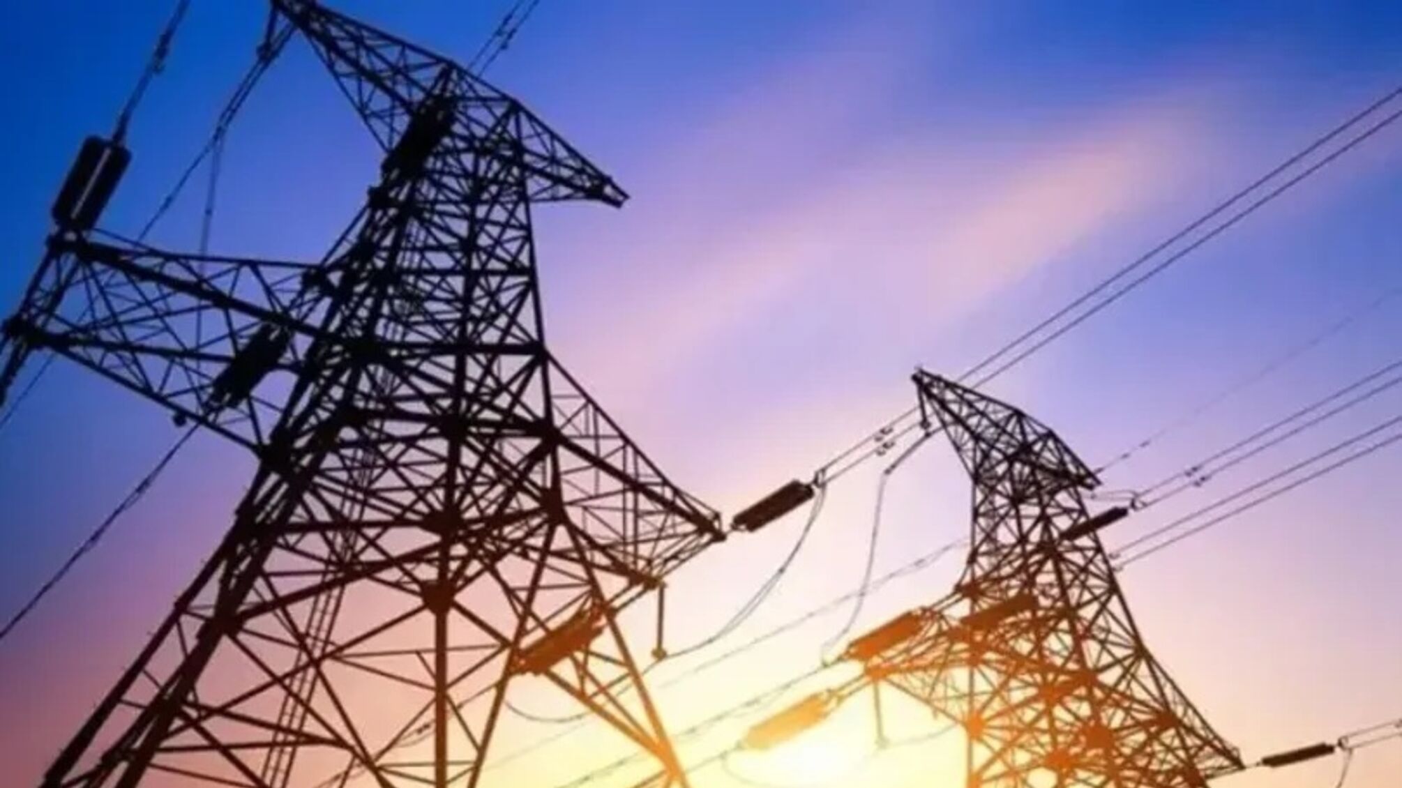 До 12 часов без электричества: 'Укрэнерго' спрогнозировало режим отключений для украинцев до конца недели