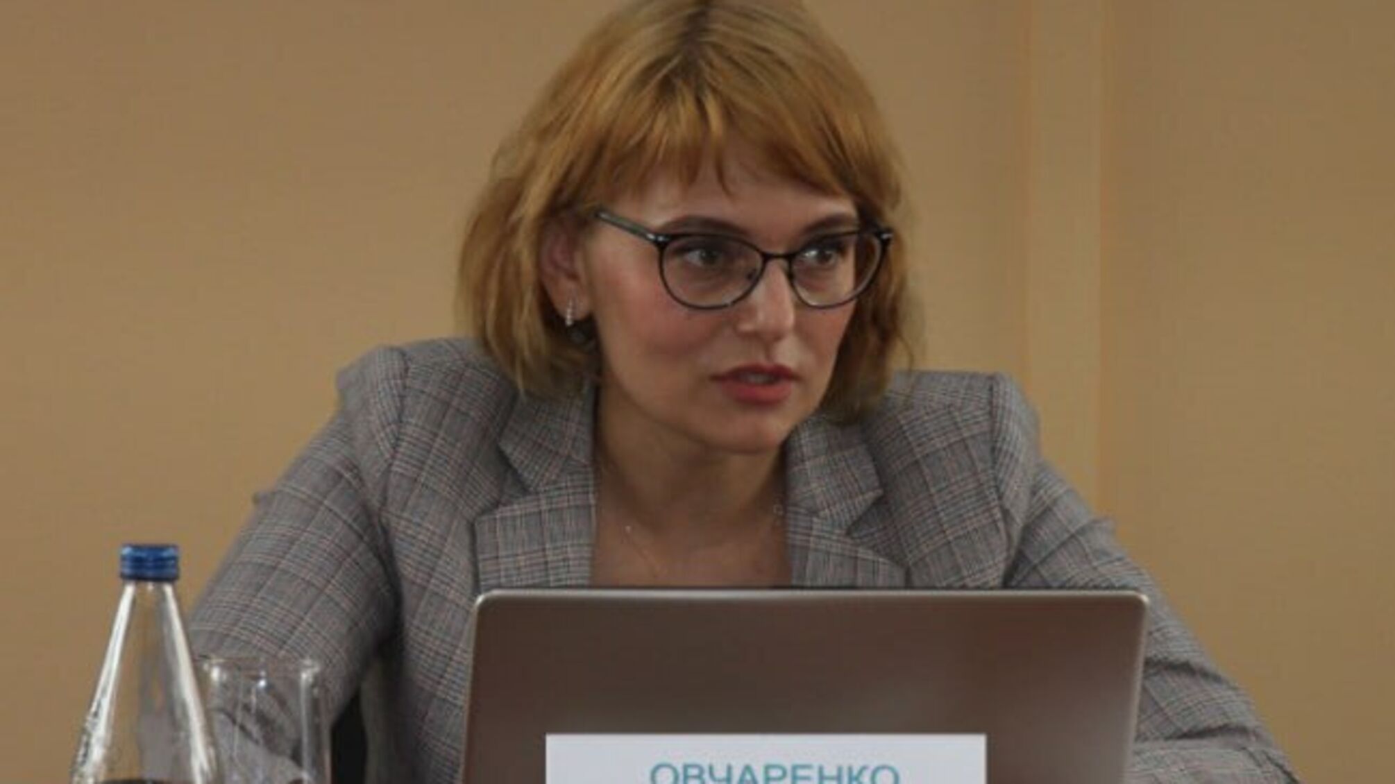 Как супруги чиновников с доходом менее 300 тысяч владеют семью квартирами