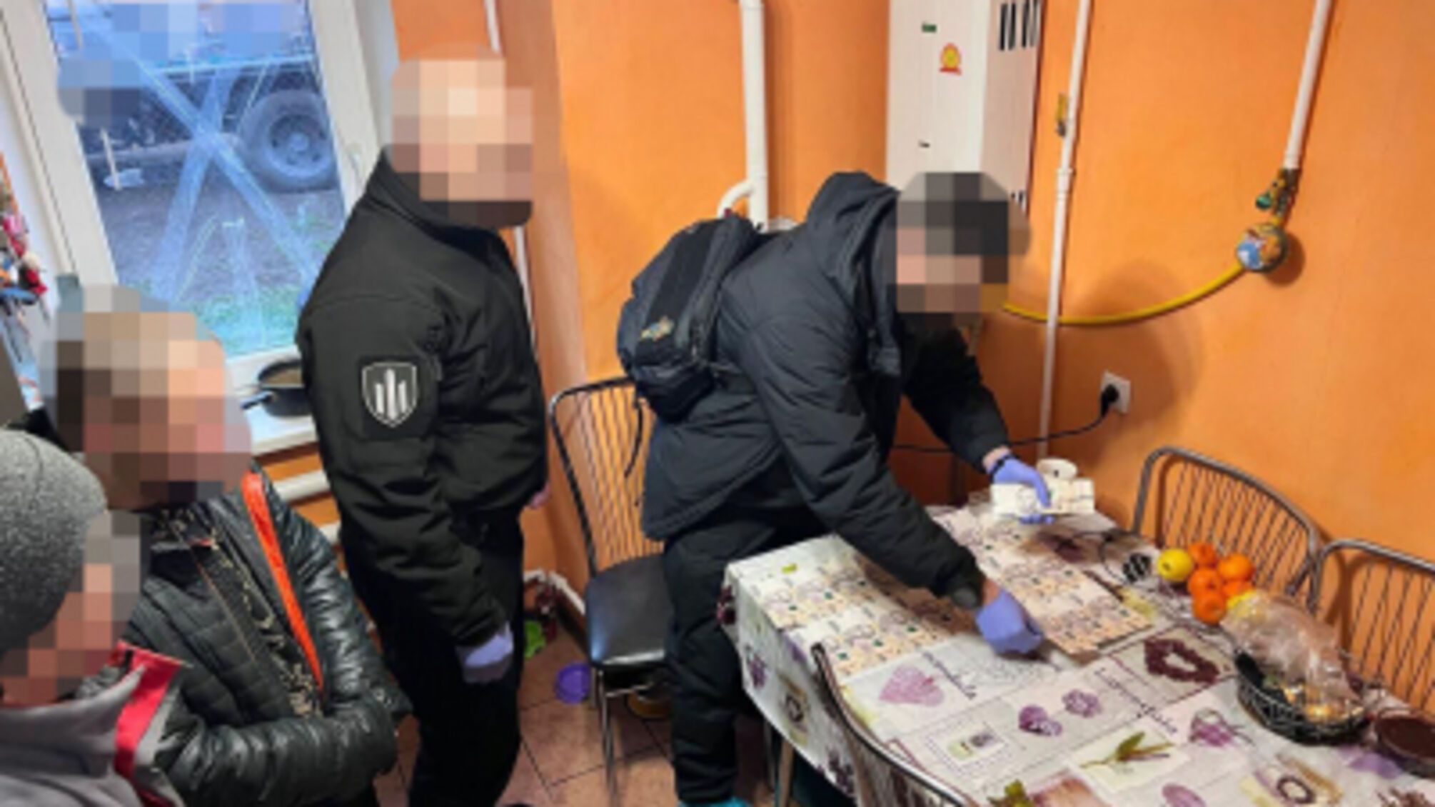Наркозбут серед військових: на Донеччині ДБР викрило дилера з оборотом понад 100 тис. грн