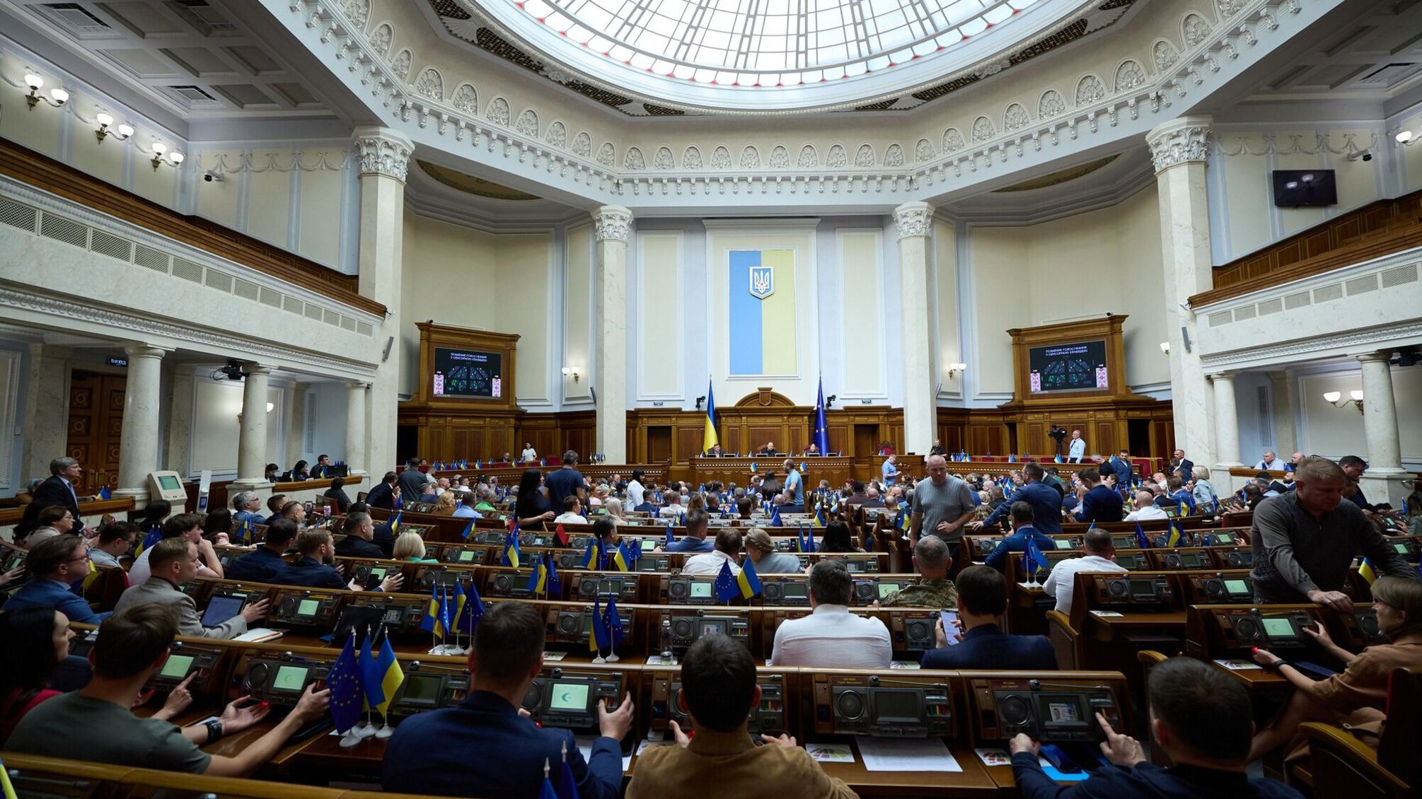 В Україні продовжать воєнний стан та мобілізацію: що пропонує Зеленський