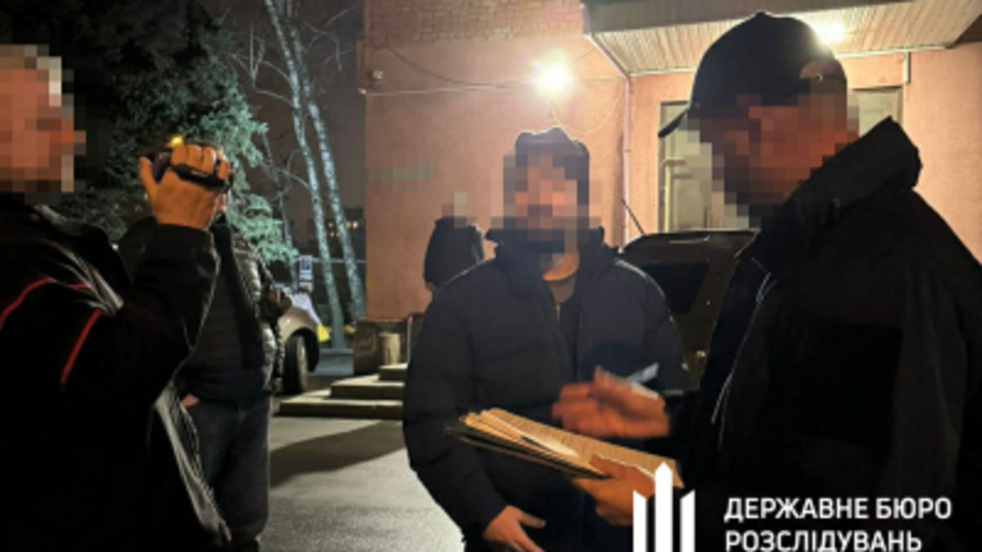 ДБР викрило схему втечі ухилянтів до ЄС за участю правоохоронця