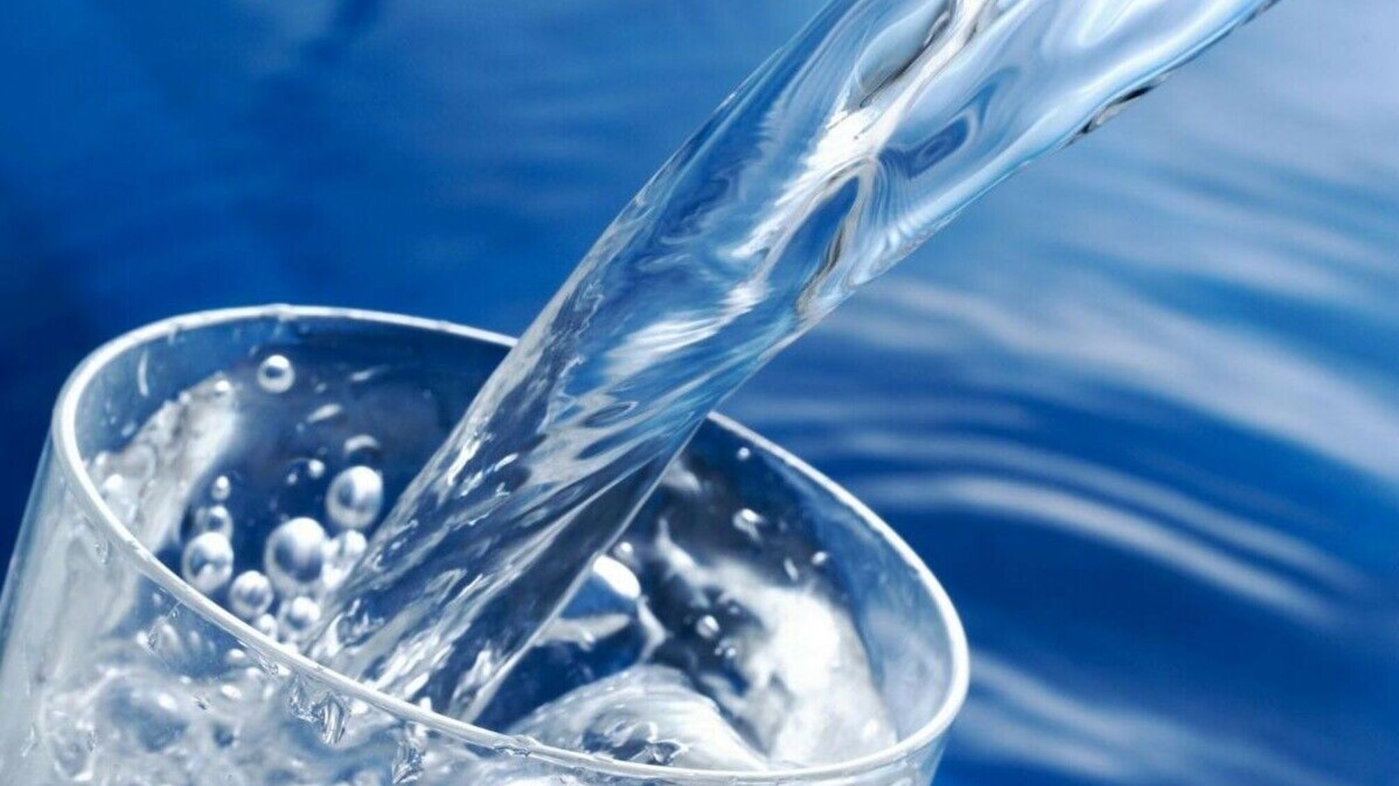 Як підтримати водний баланс без щоденних 2 літрів води