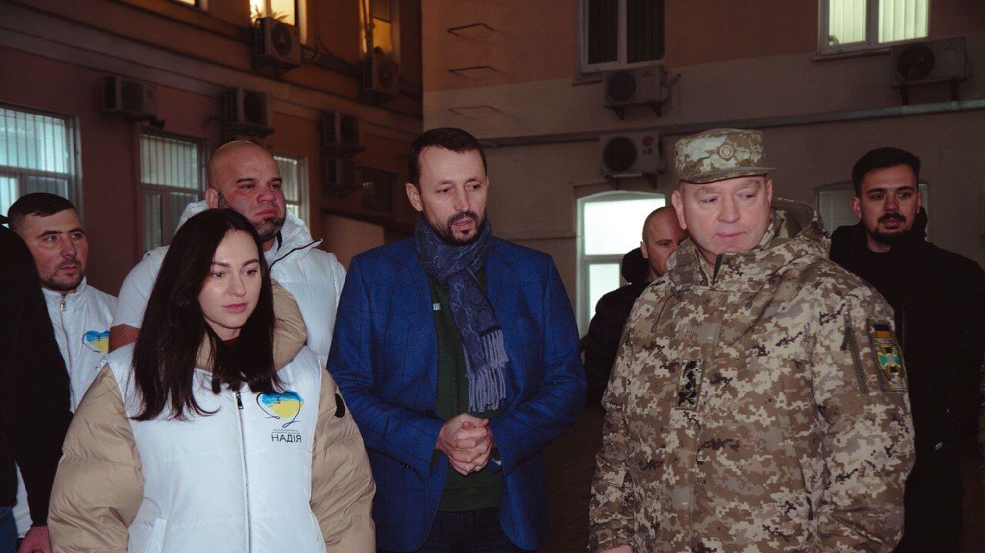 Команда фонду «Надія» під час передачі техніки військовим