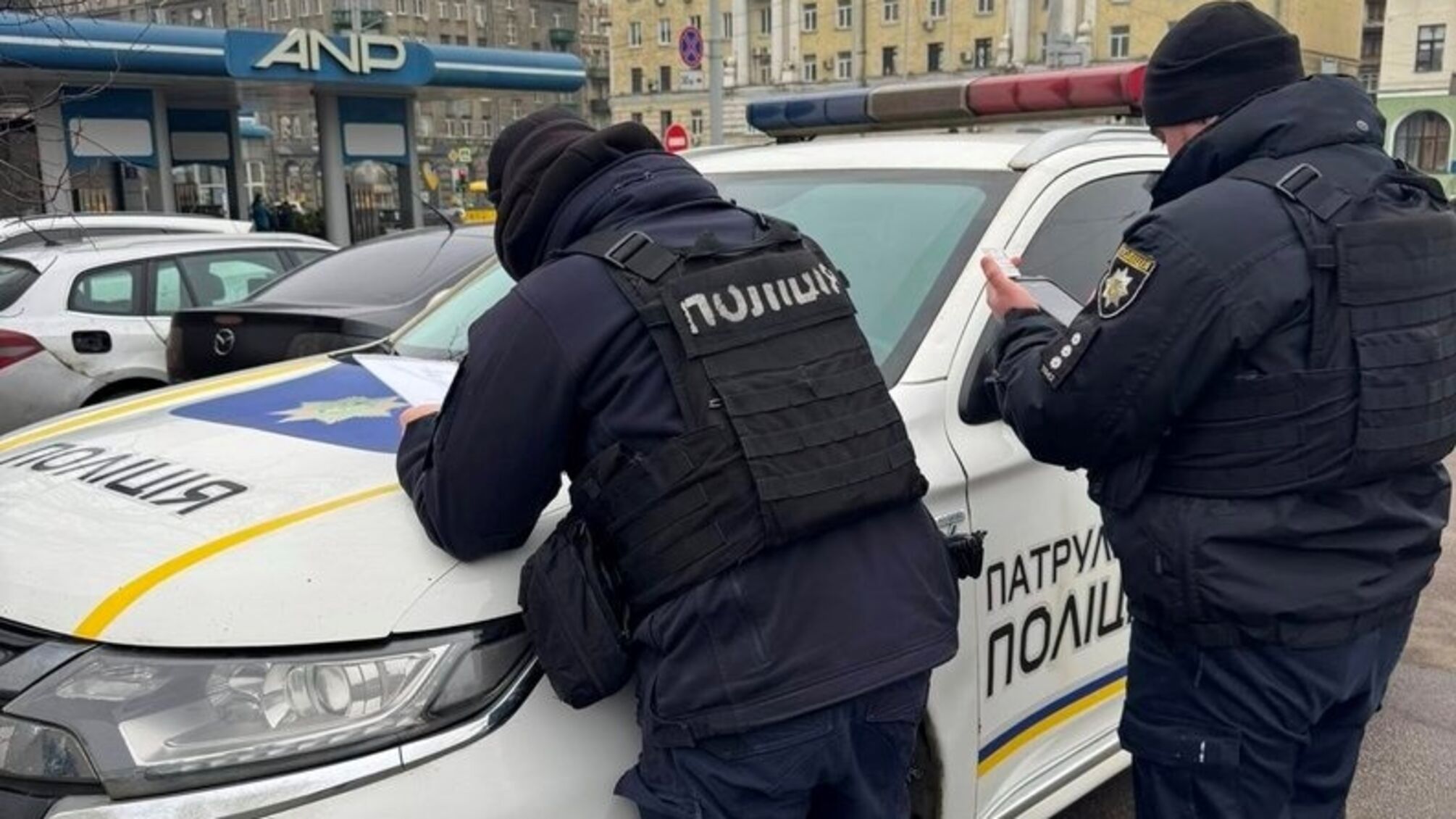 Минута молчания закончилась избиением: в Харькове напали на военного