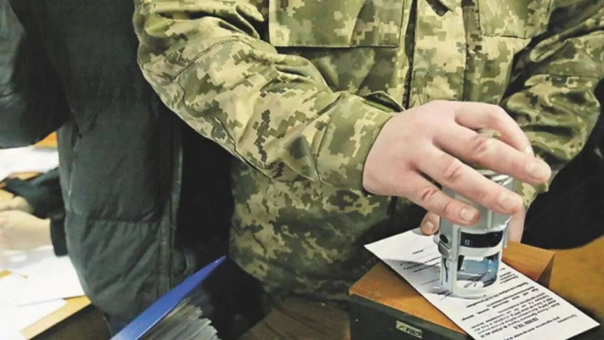 Правительство определило требования к начисленной зарплате забронированных работников