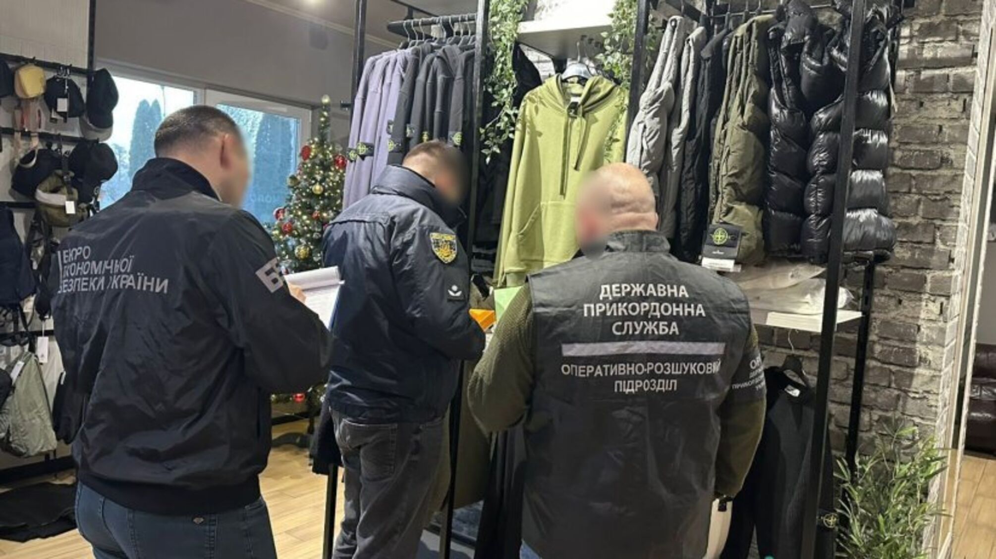Подпольные цеха, фейковые бренды и миллионы наличных: пограничники разоблачили масштабный контрафактный бизнес на Львовщине (видео)