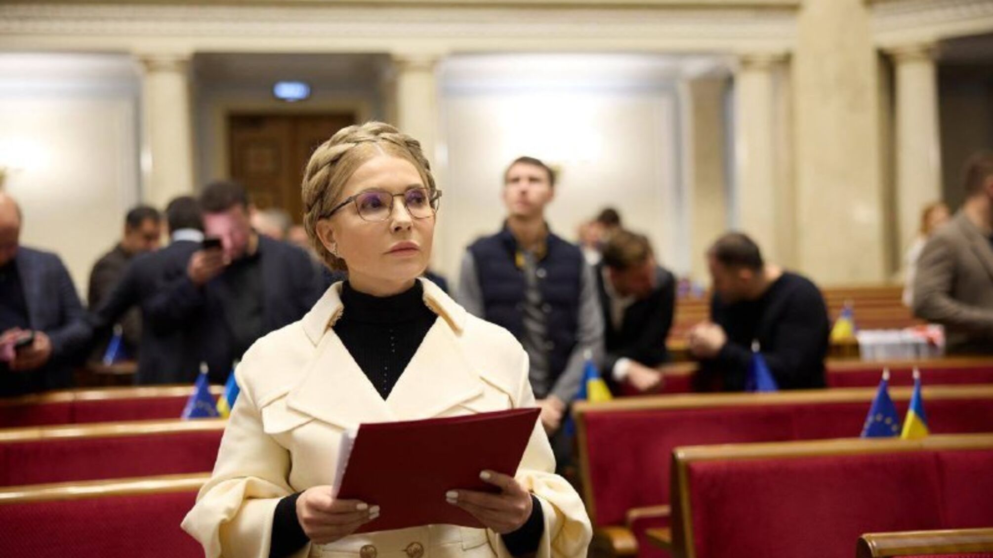 Тимошенко призвала изменить переговорную группу и провести референдум по миру