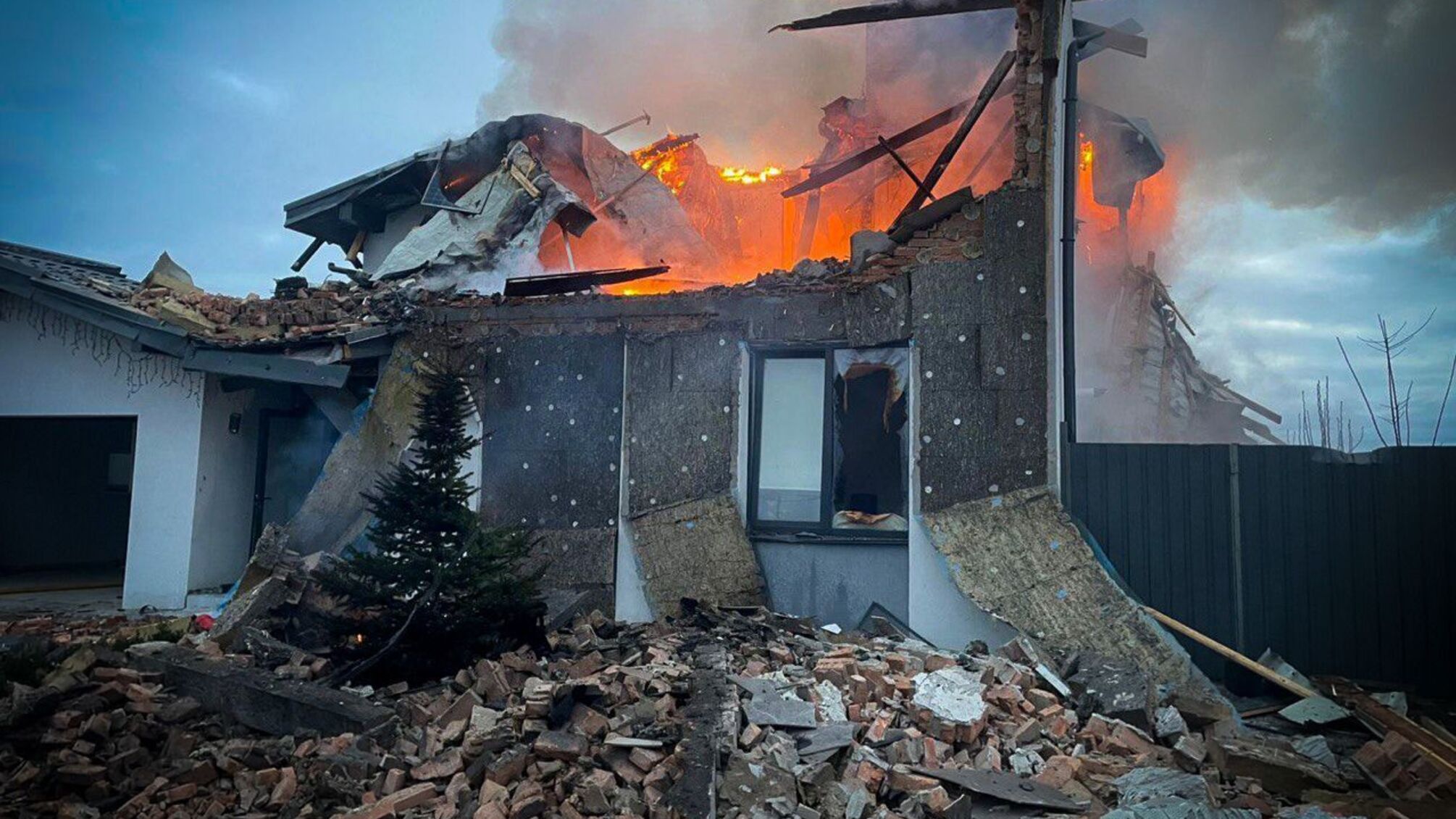 Ночной обстрел столицы и области: в Киеве ранен ребенок, в Киевской области погибла женщина