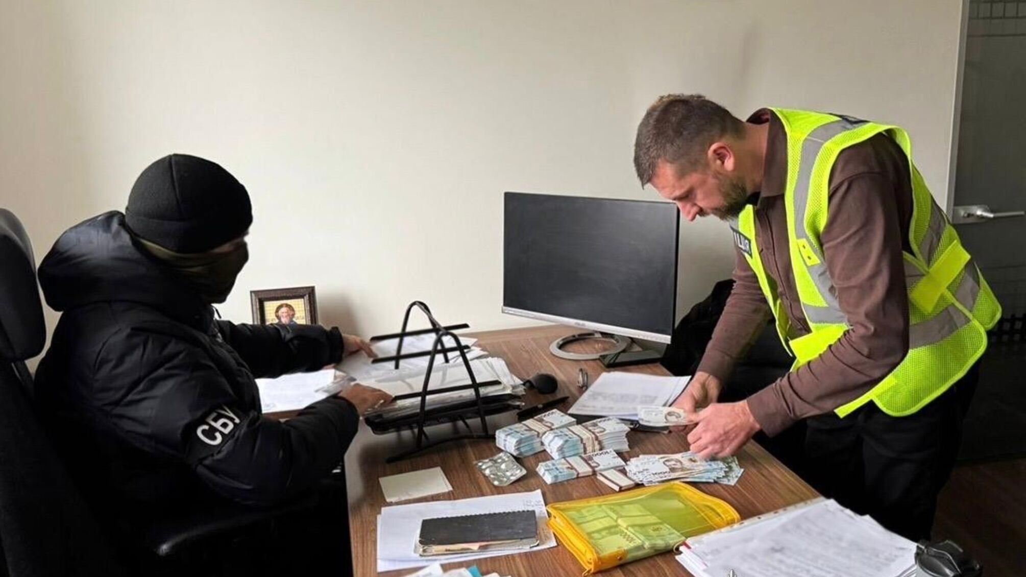 Требовал 1,3 млн грн за 'уменьшение' налогового штрафа – в Житомирской области разоблачен консультант