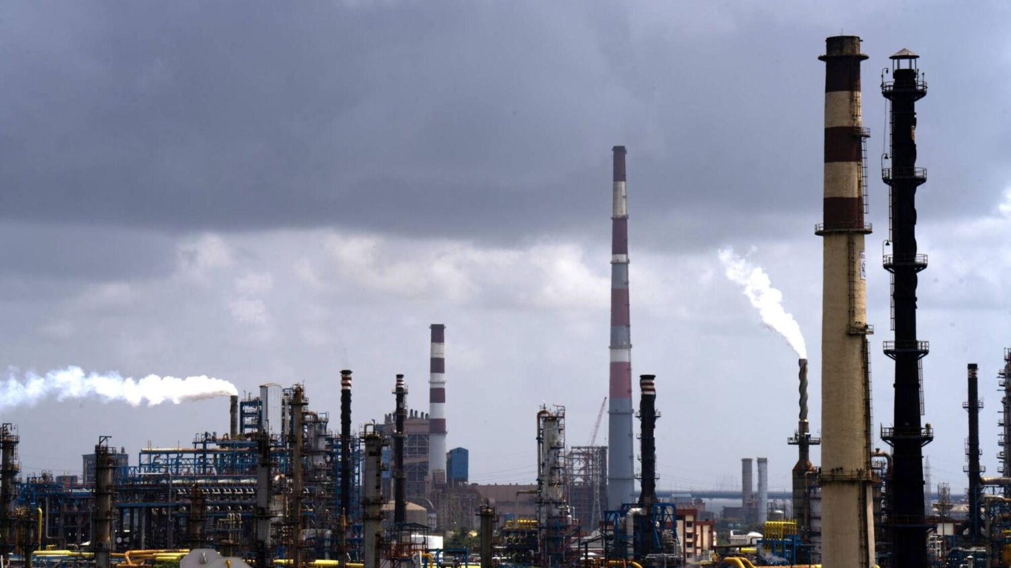 Індійська Reliance відновила постачання нафти з росії попри санкційний тиск, – Bloomberg 