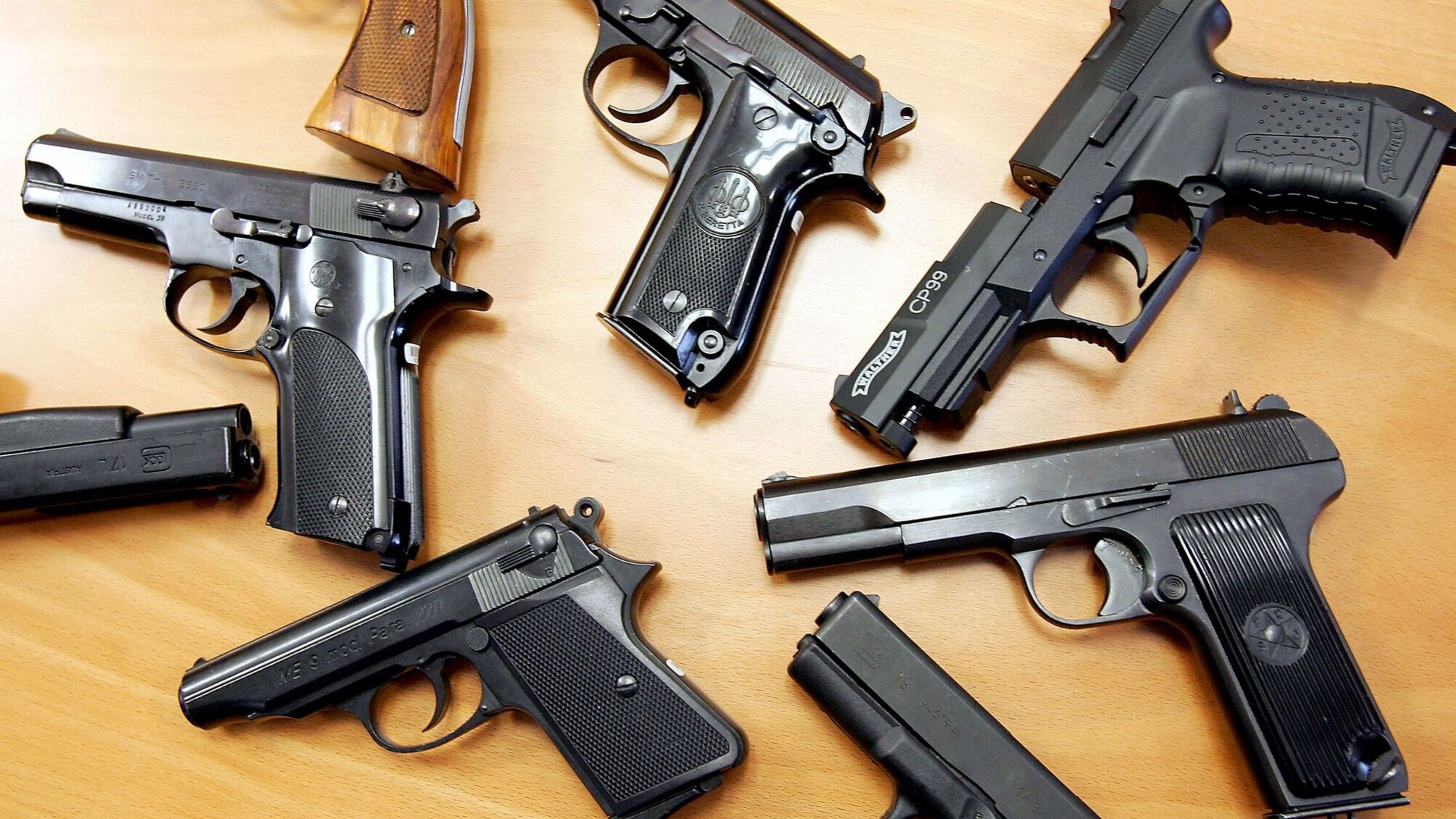 Украинцы сгенерировали более полумиллиона разрешений на оружие через Дію, – МВД