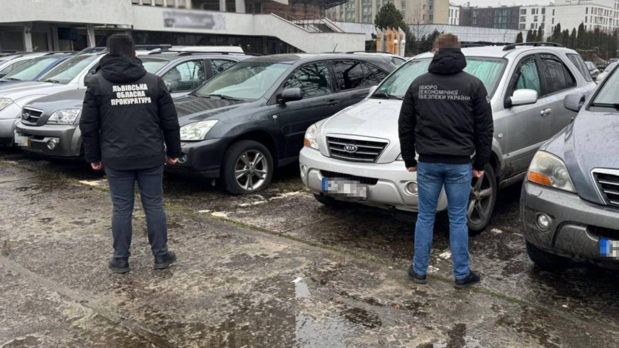 На Львівщині викрили схему продажу авто, ввезених як гуманітарна допомога для ЗСУ