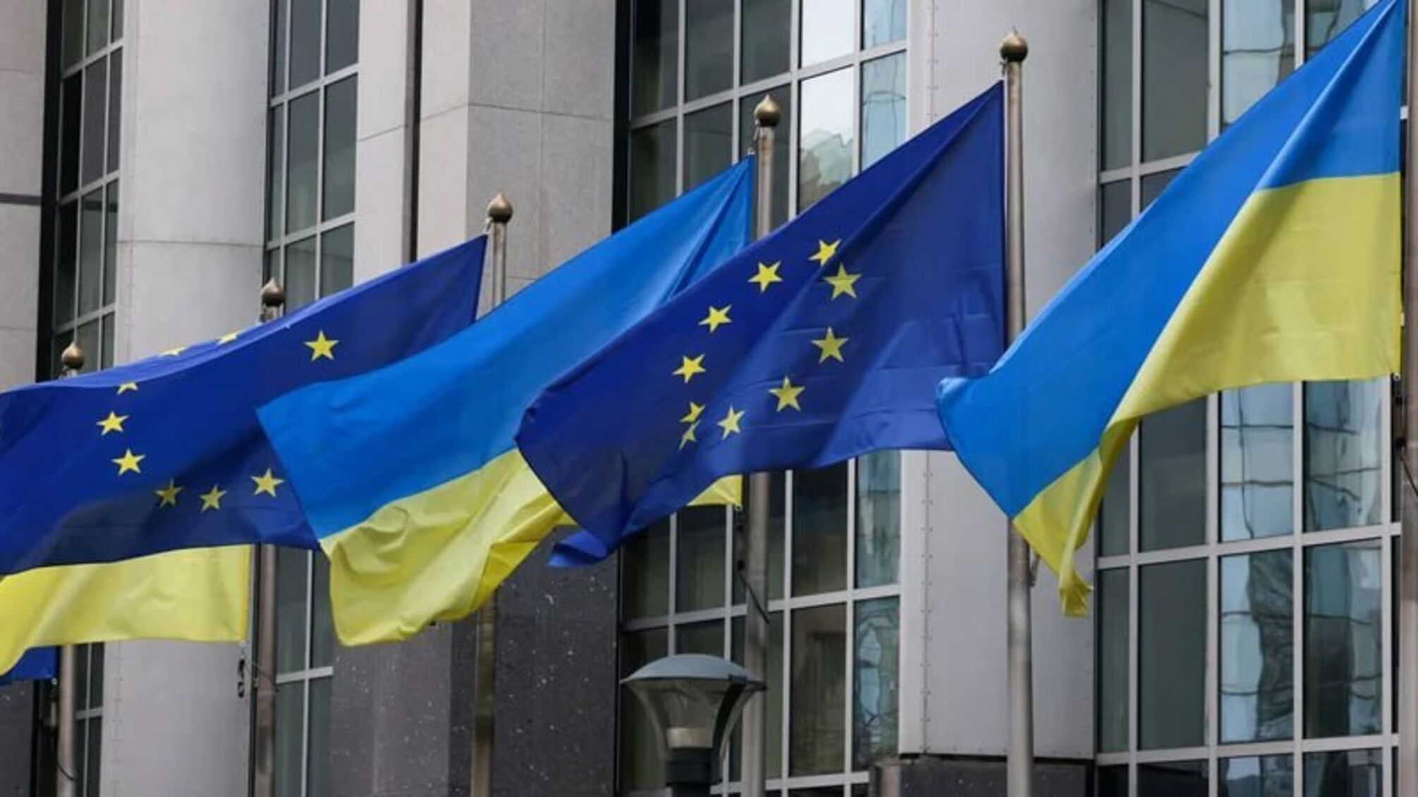 ЄС хоче спрямувати 115 млрд євро на оборону України за рахунок заморожених активів рф