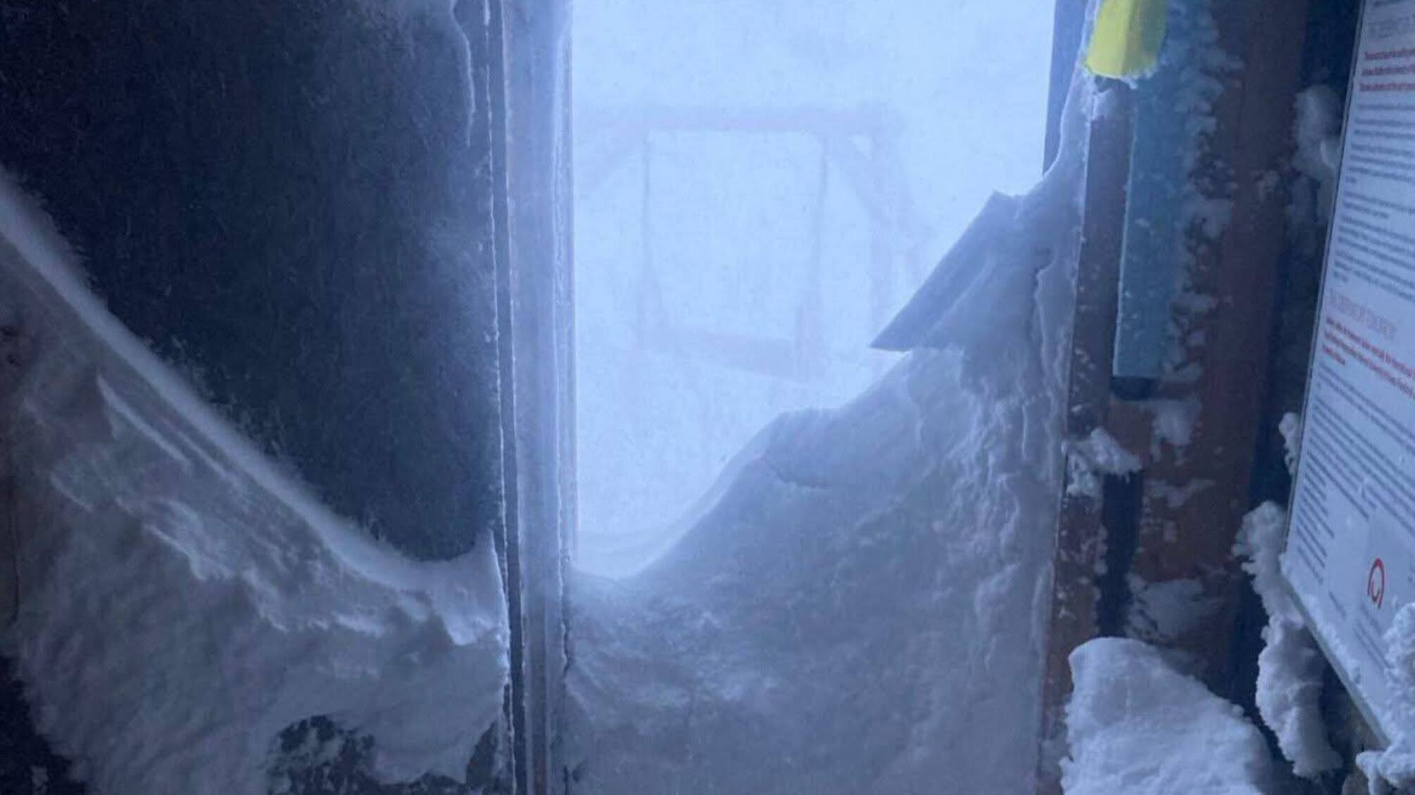 Морозы до -17°С и до 1,5 метра снега: в Карпатах резко ухудшились погодные условия