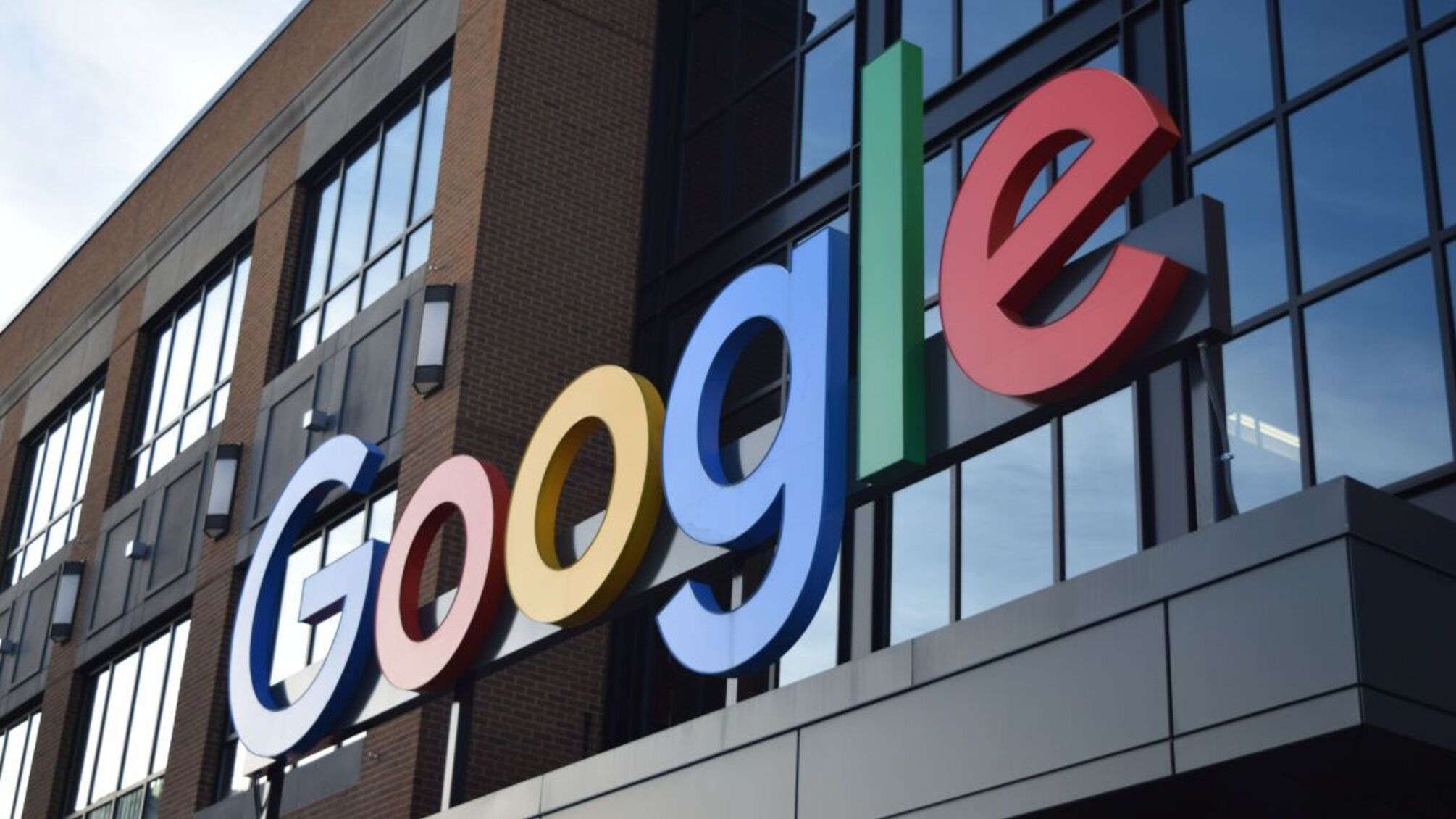 Apple залучить Google для покращення сервісів iphone