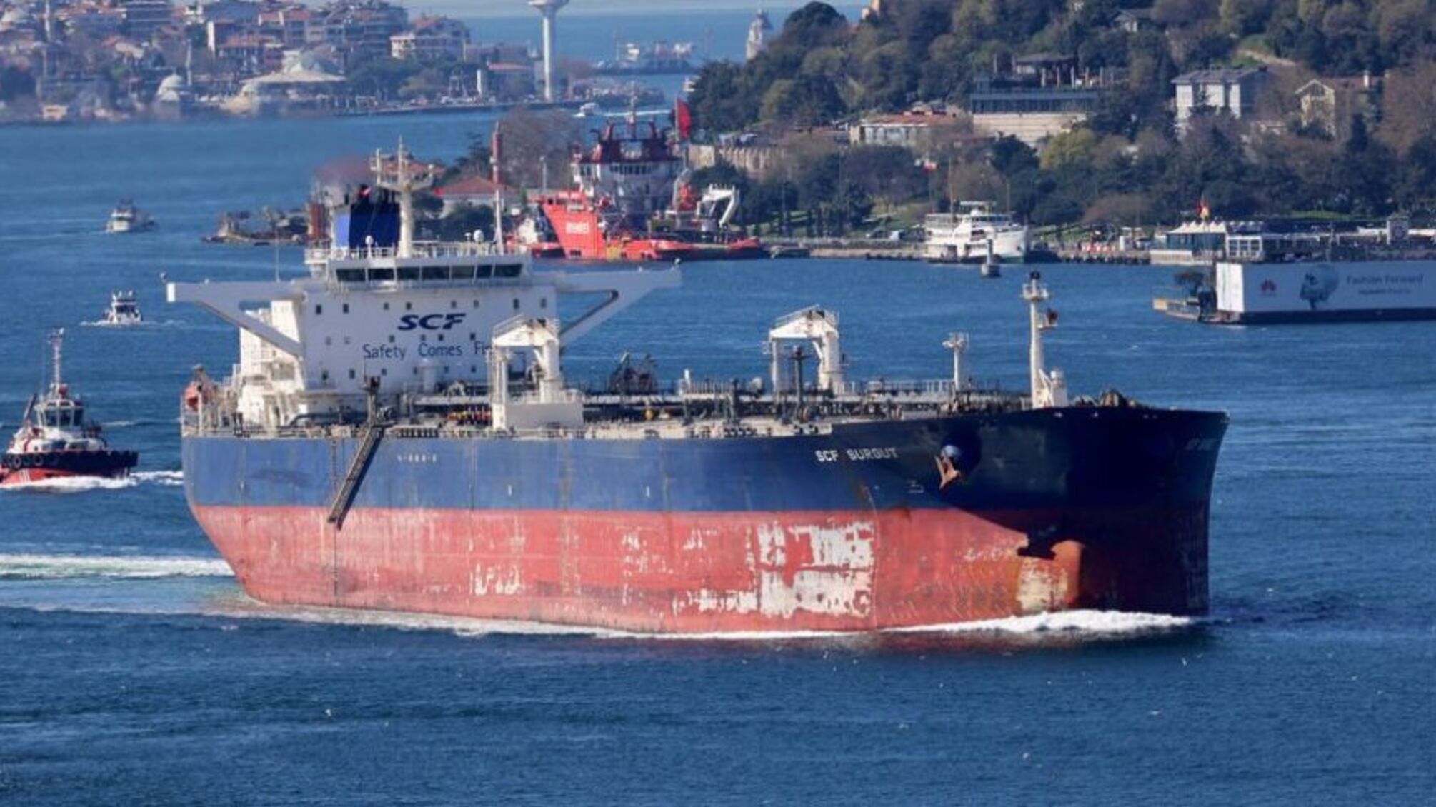 Болгарія рятує російський тіньовий танкер Kairos: 10 людей на борту  