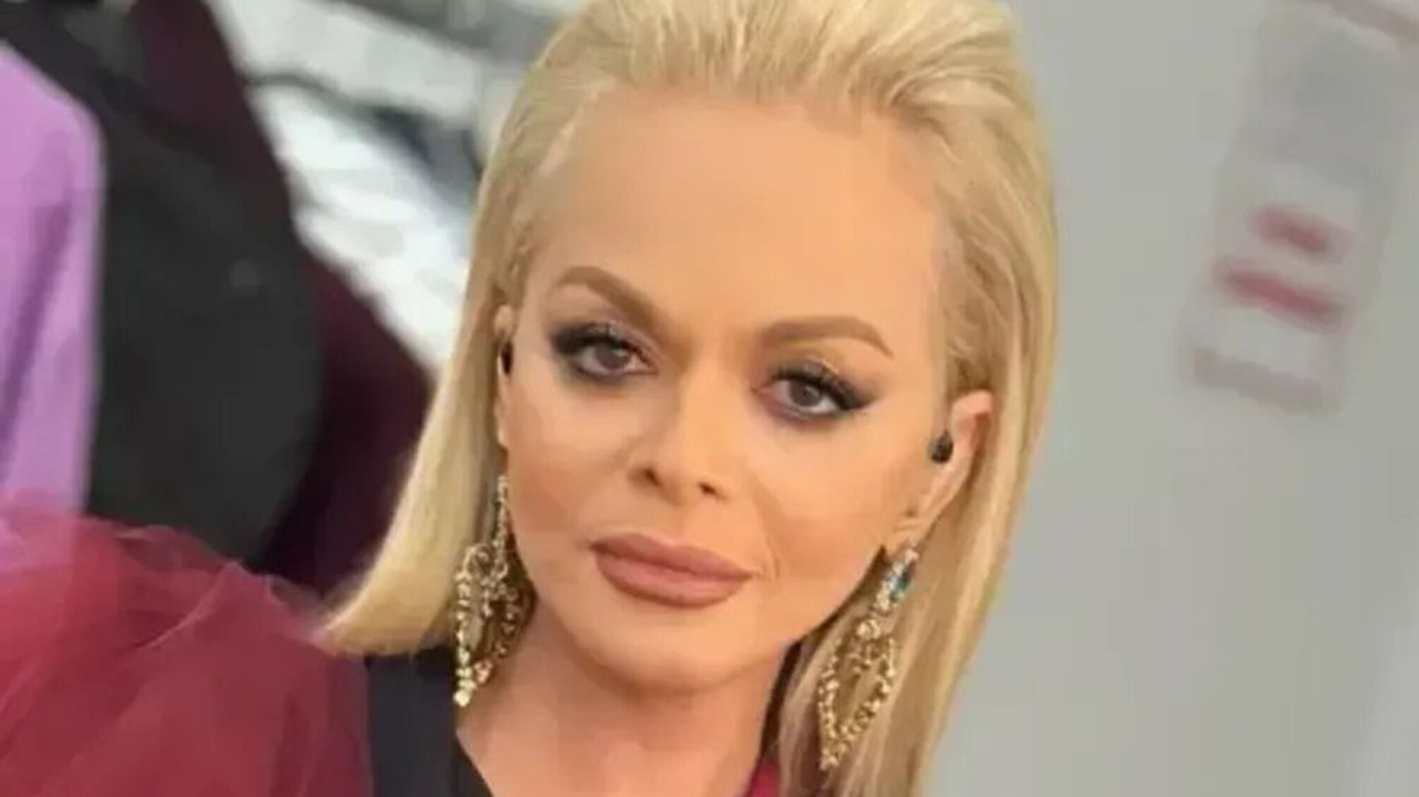 Справа Доліної: шахраї видали себе за ФСБ, контролювали сім’ю співачки й вивели понад 300 млн рублів