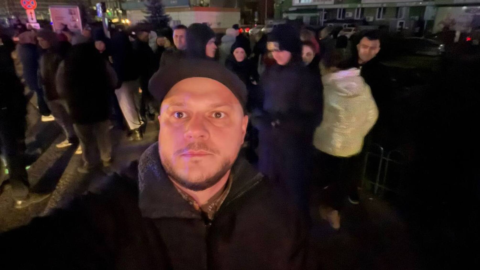 Без світла понад добу: у Крюківщині мешканці ЖК 'Євромісто' перекрили дорогу